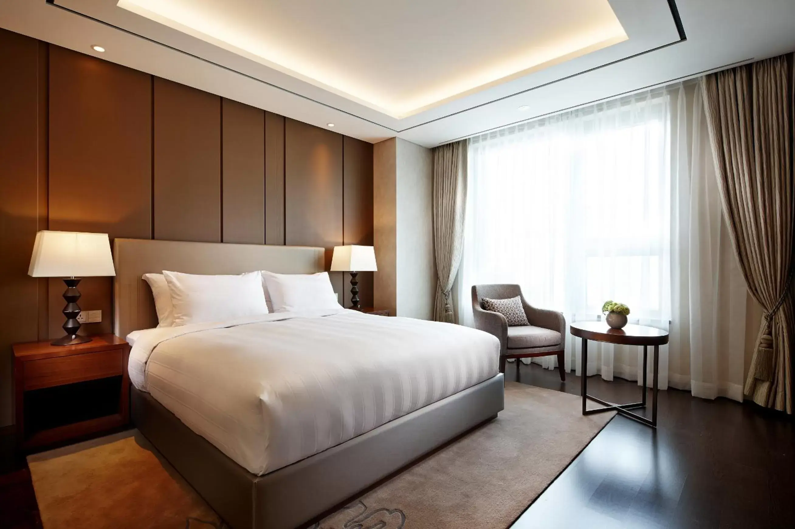 Bedroom, Bed in LOTTE City Hotel Ulsan