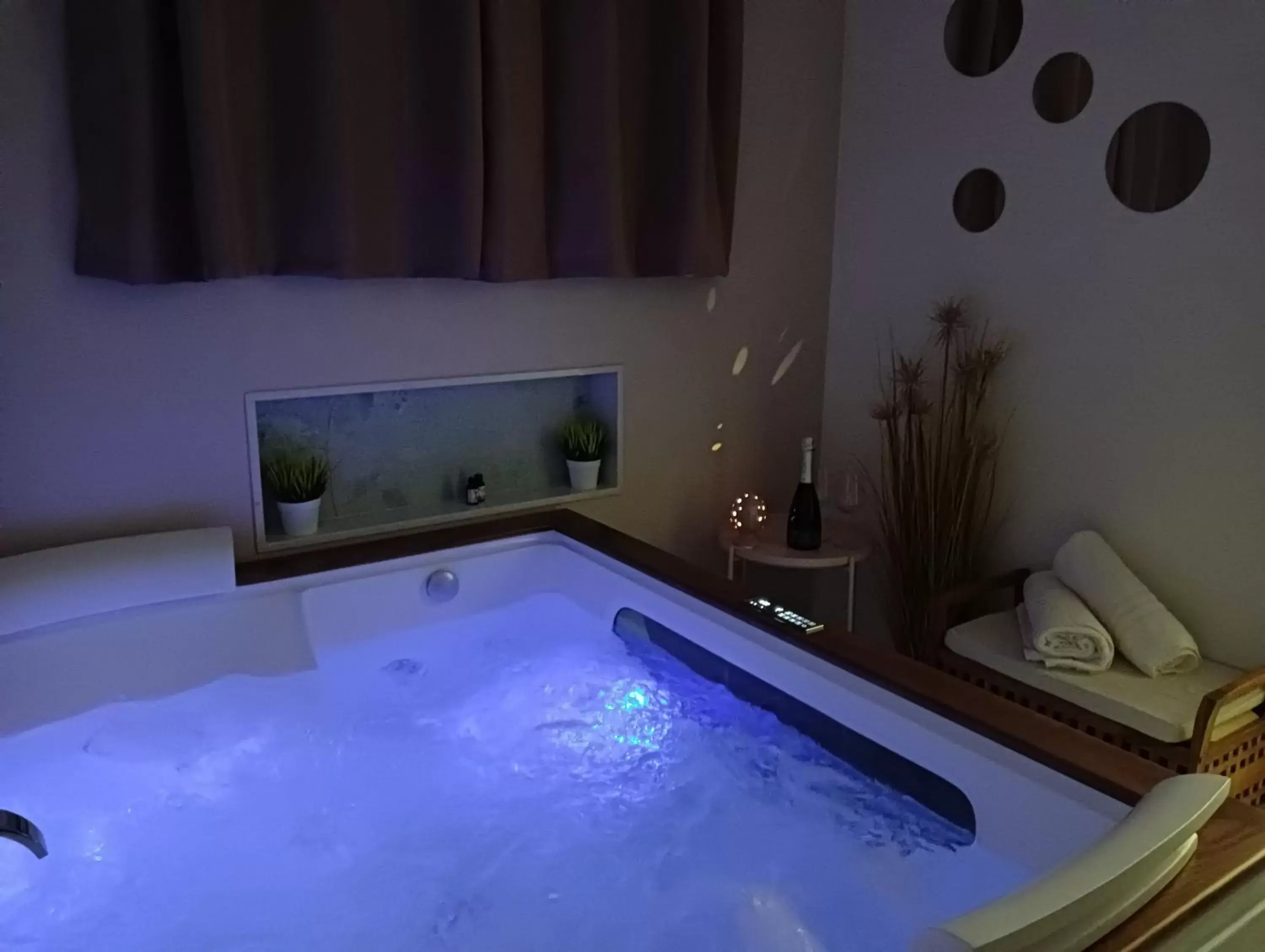 Hot Tub, Swimming Pool in Signorino Resort