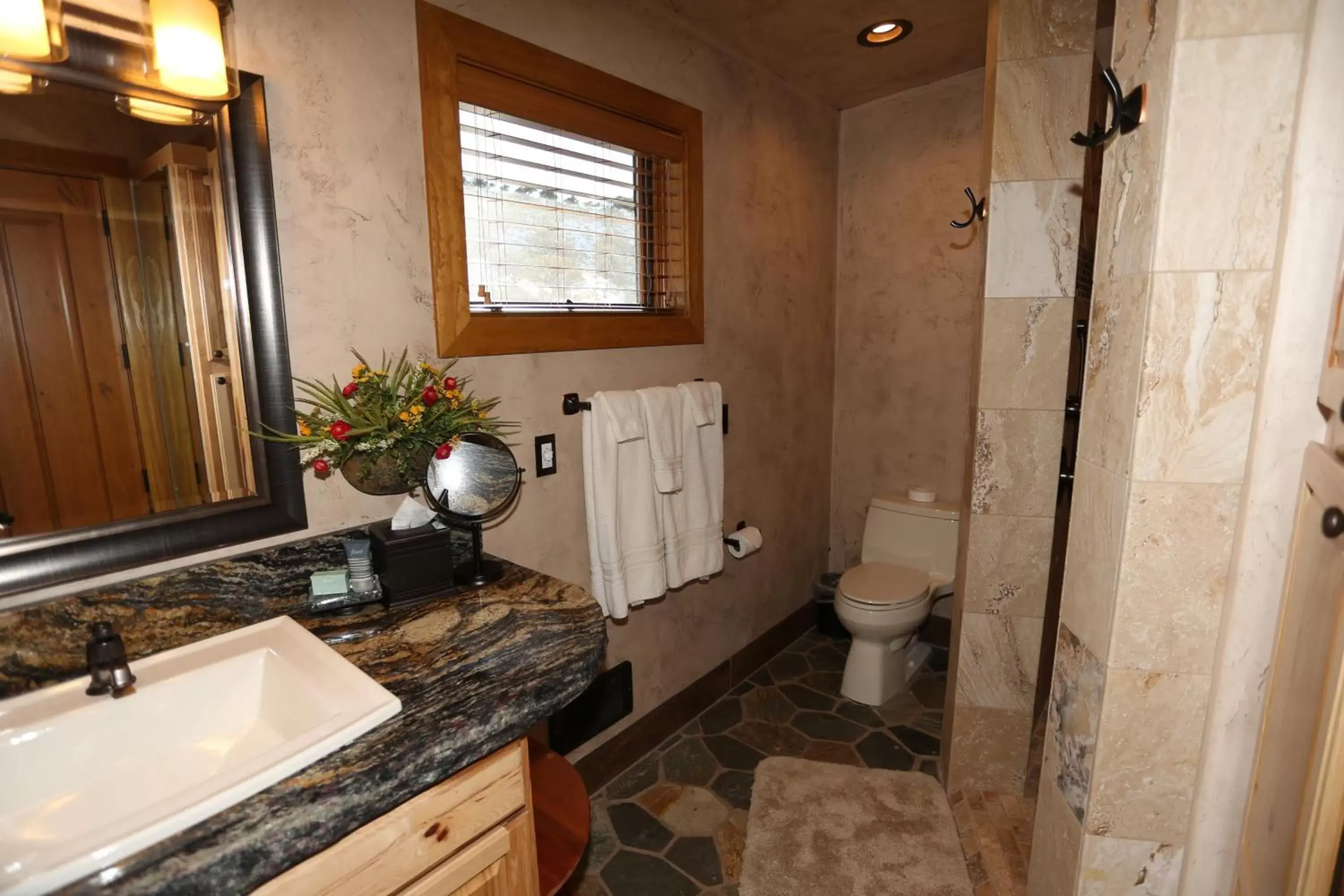 Bathroom in Cougar Ridge