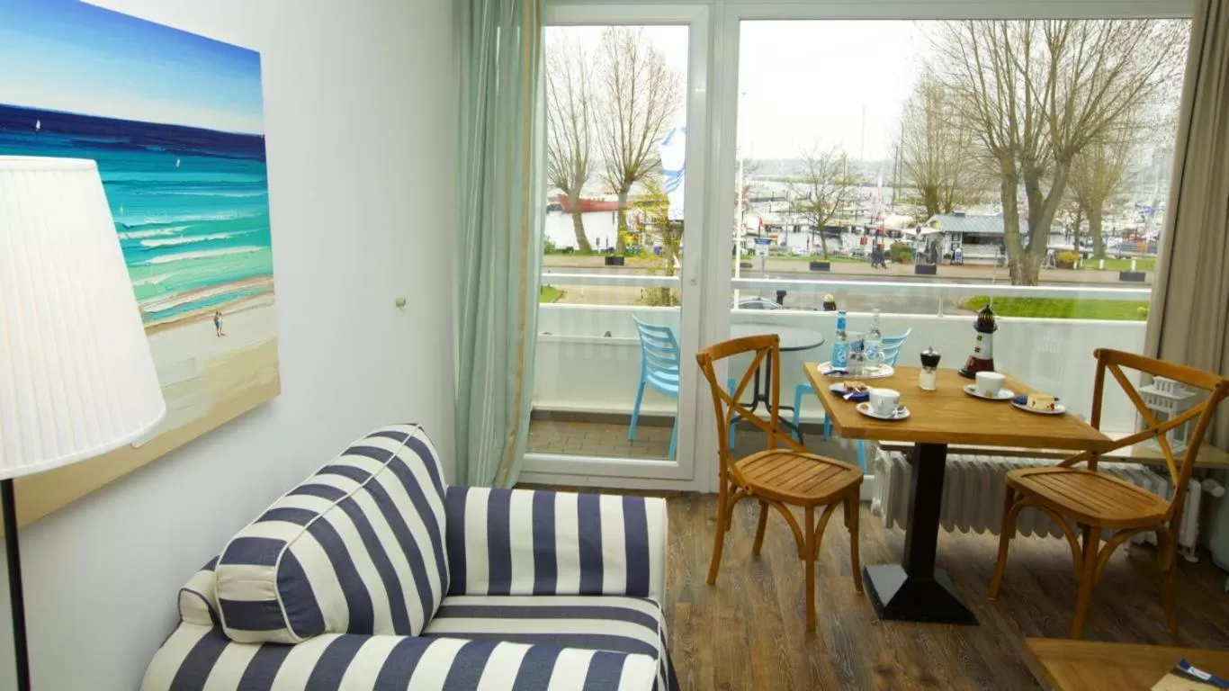 Living room in ACQUA Strande Yachthotel & Restaurant