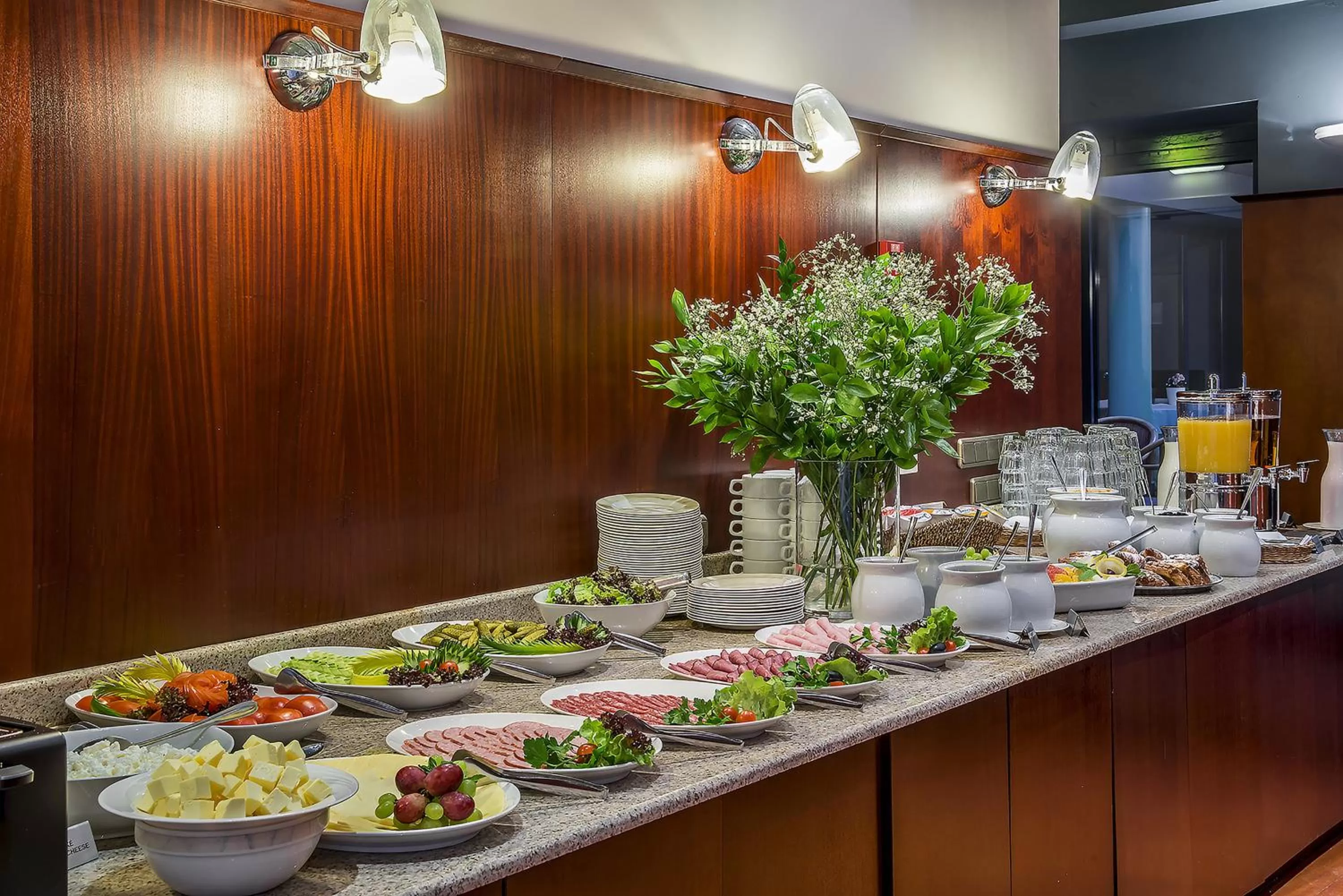 English/Irish breakfast in Grata by Centrum Hotels