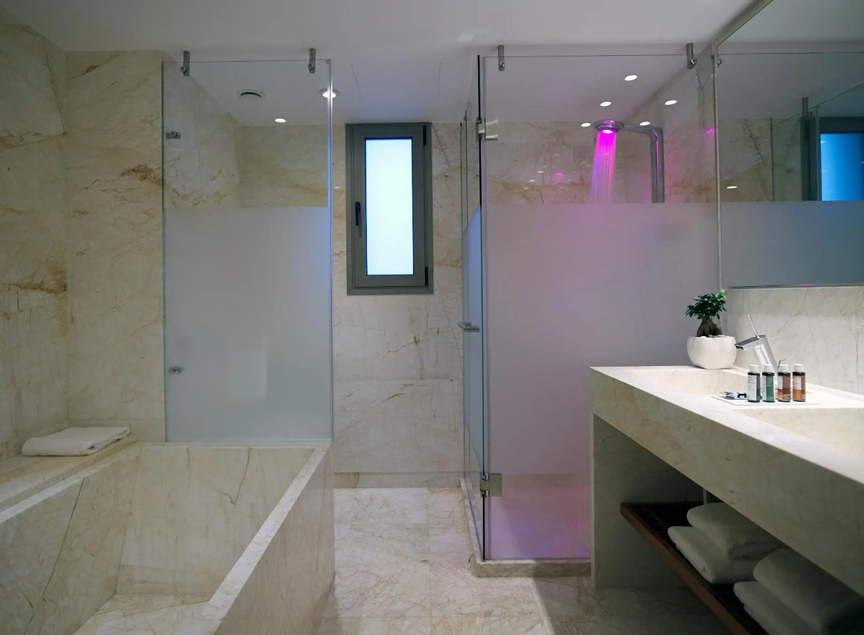 Bathroom in Samaria Hotel