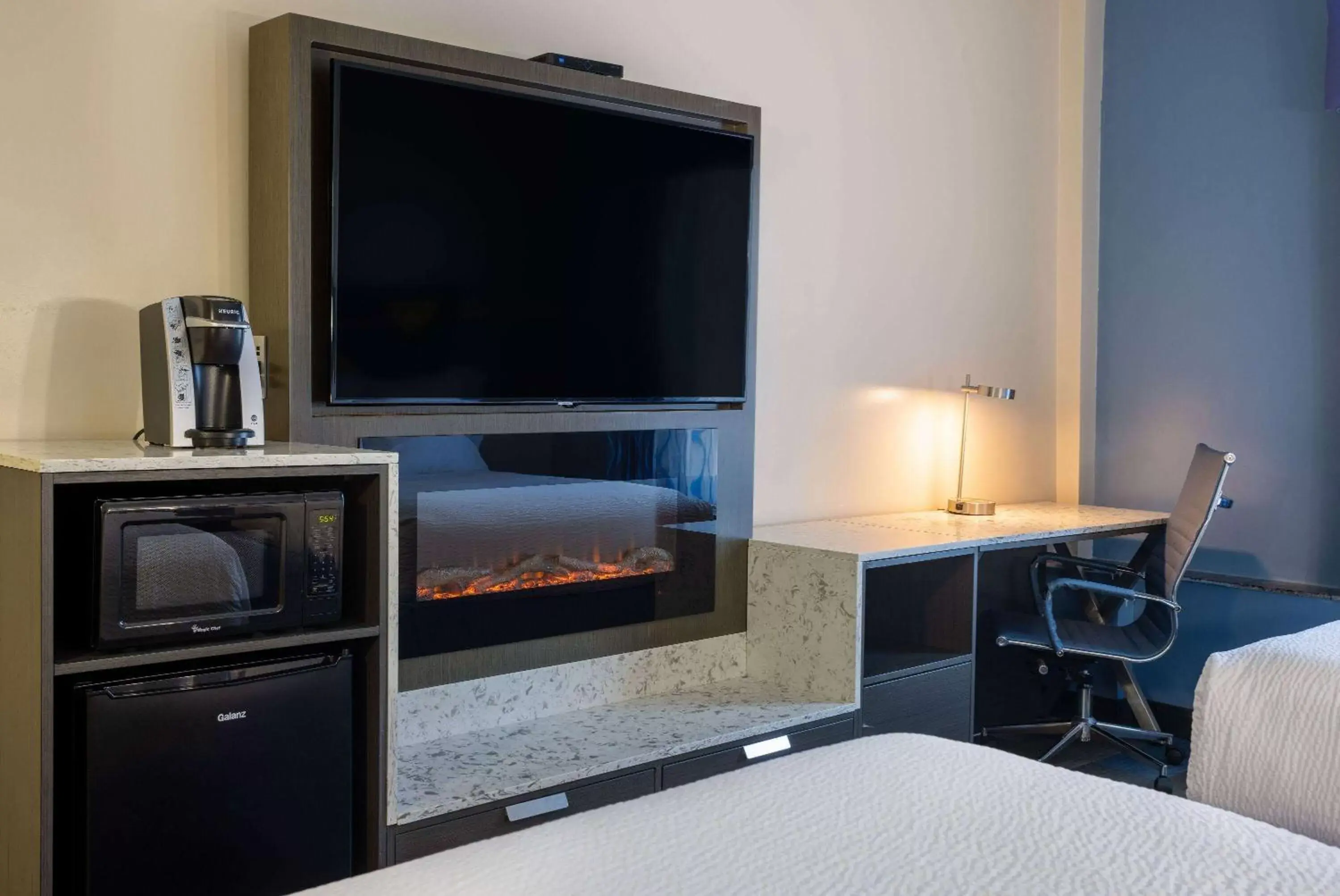 Photo of the whole room in Days Hotel by Wyndham North Bergen Photo of the whole room in Days Hotel by Wyndham North Bergen