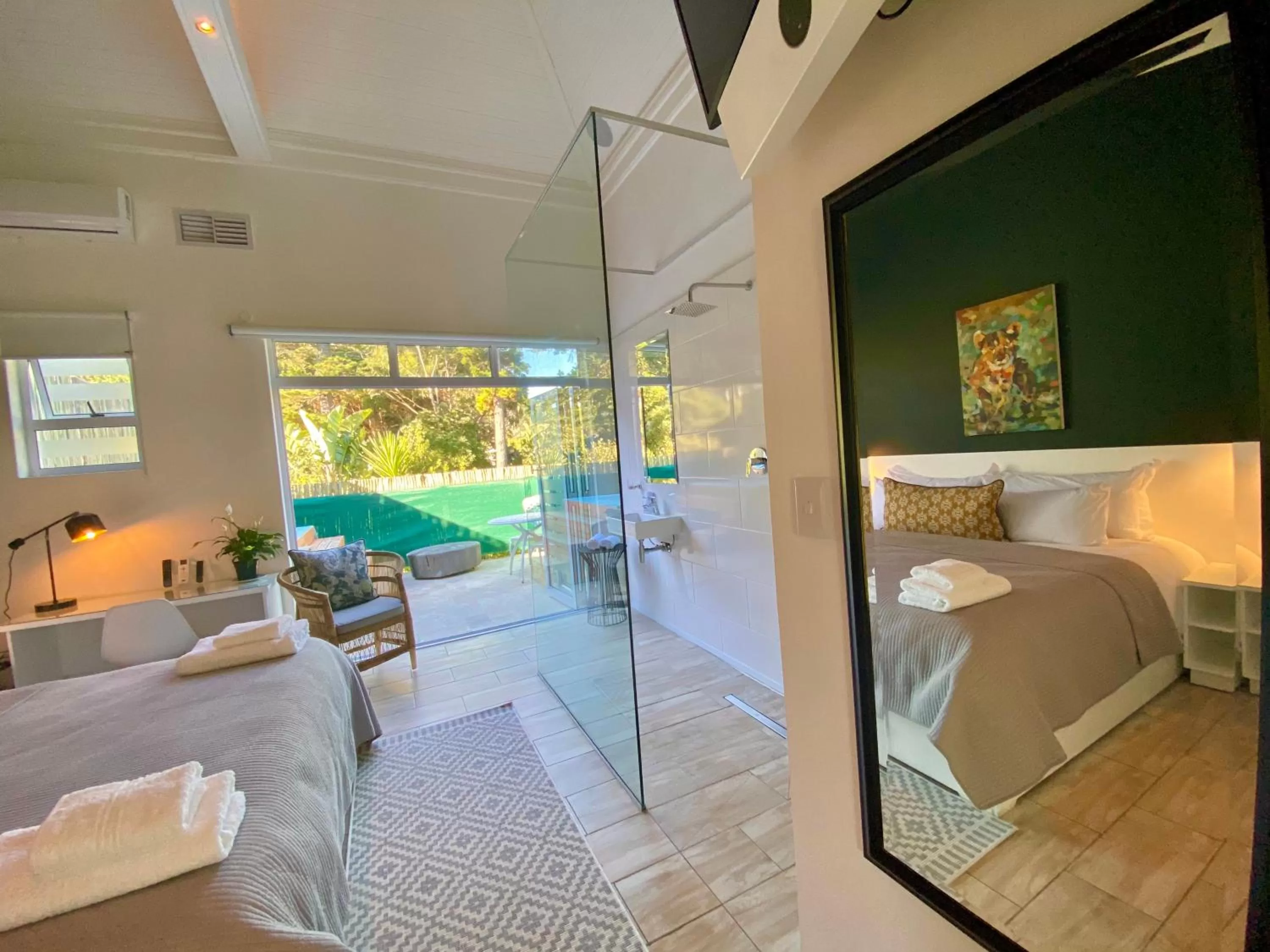 Shower, Bed in Vida Nova Retreat