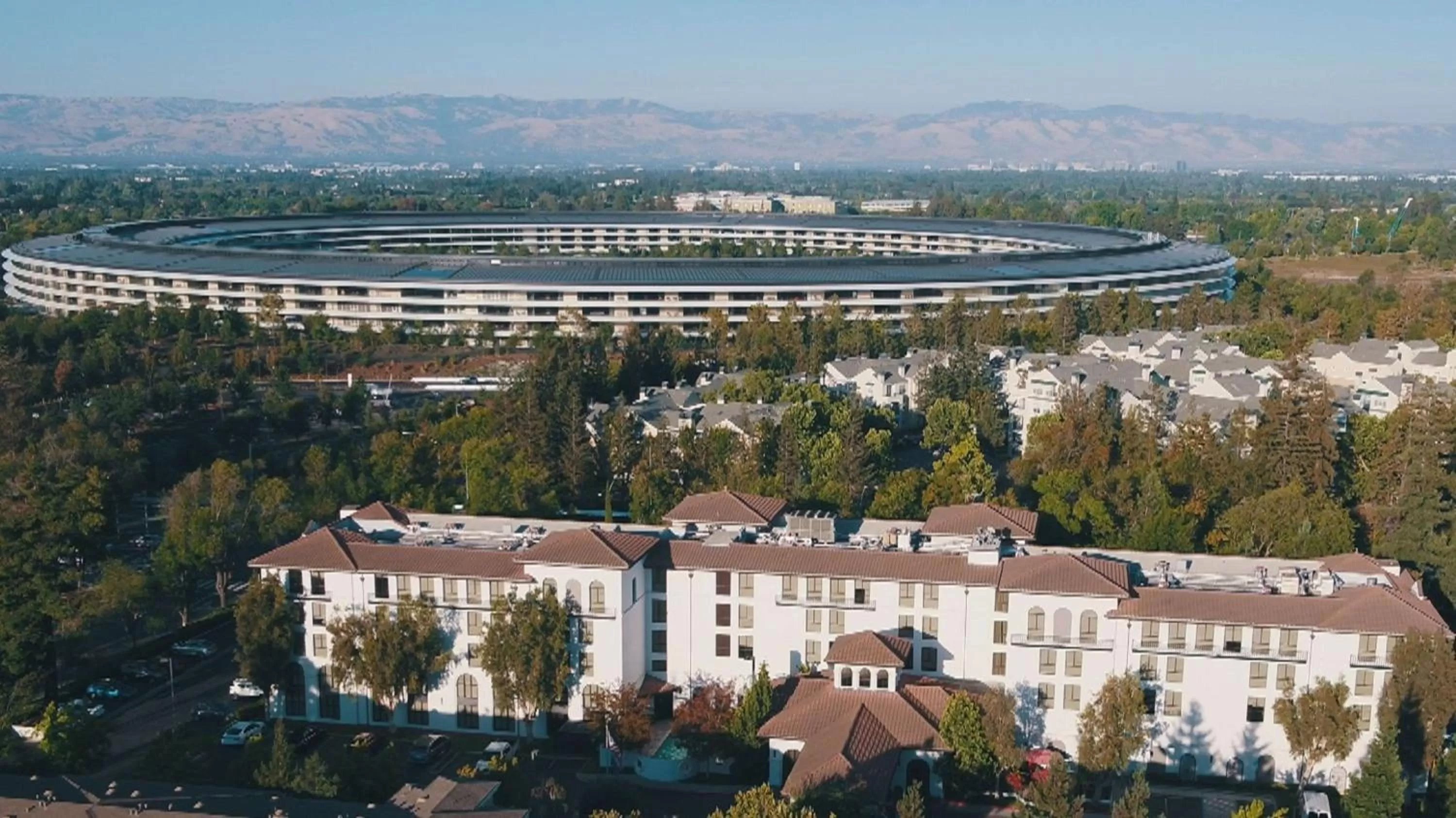 Property building in Hilton Garden Inn Cupertino