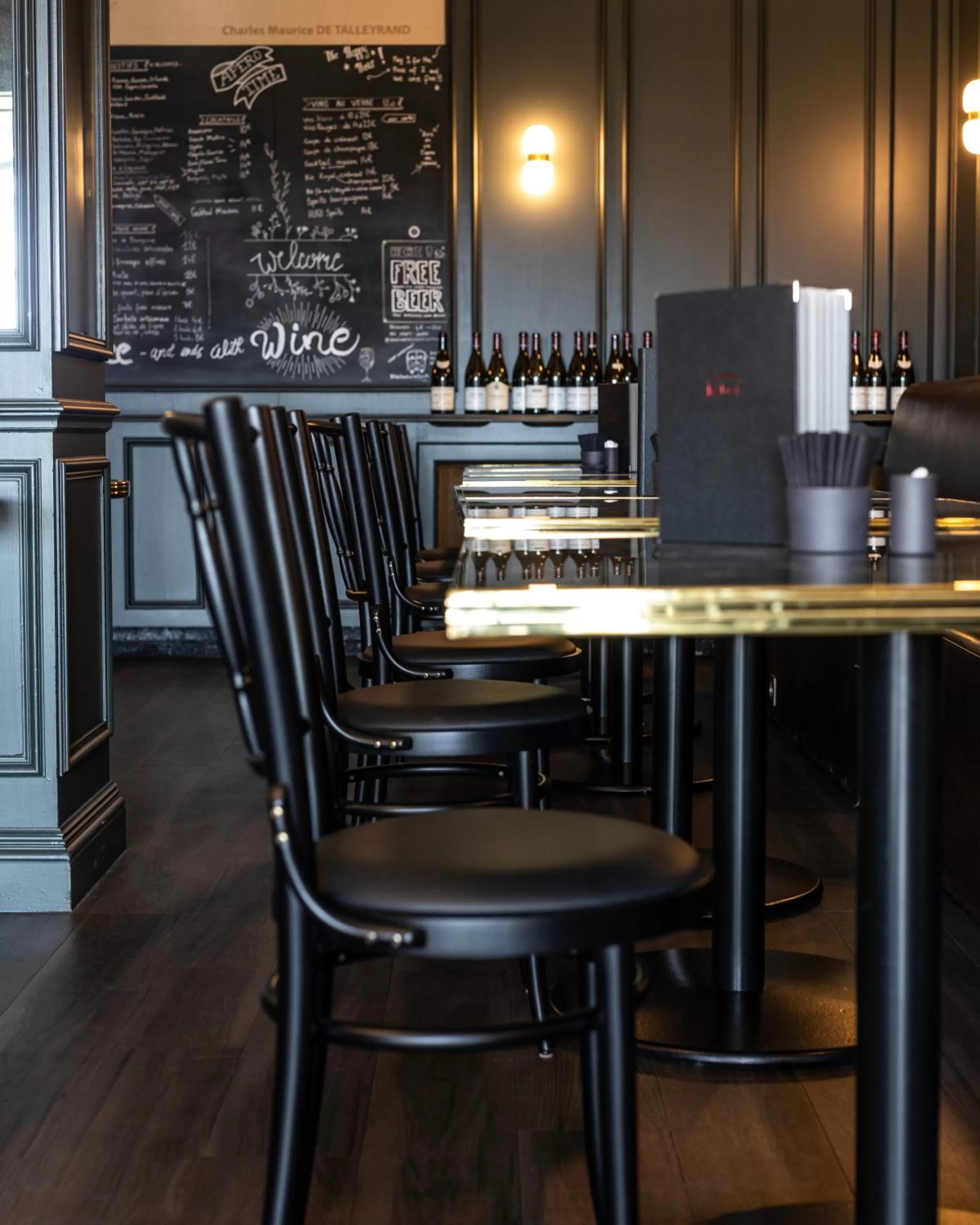 Lounge or bar in Ermitage De Corton - Teritoria