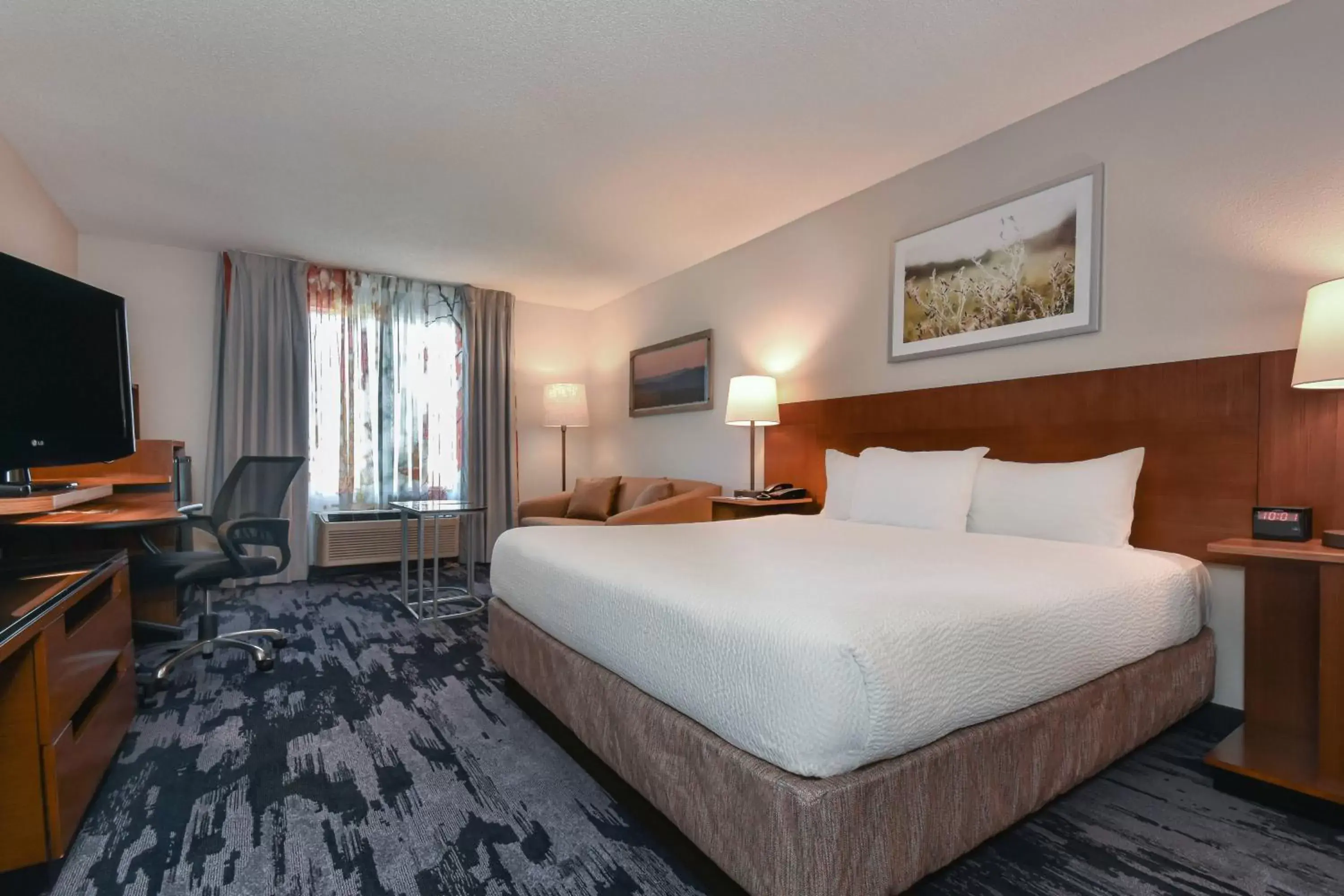 Photo of the whole room, Bed in Fairfield Inn by Marriott Columbia Northwest / Harbison