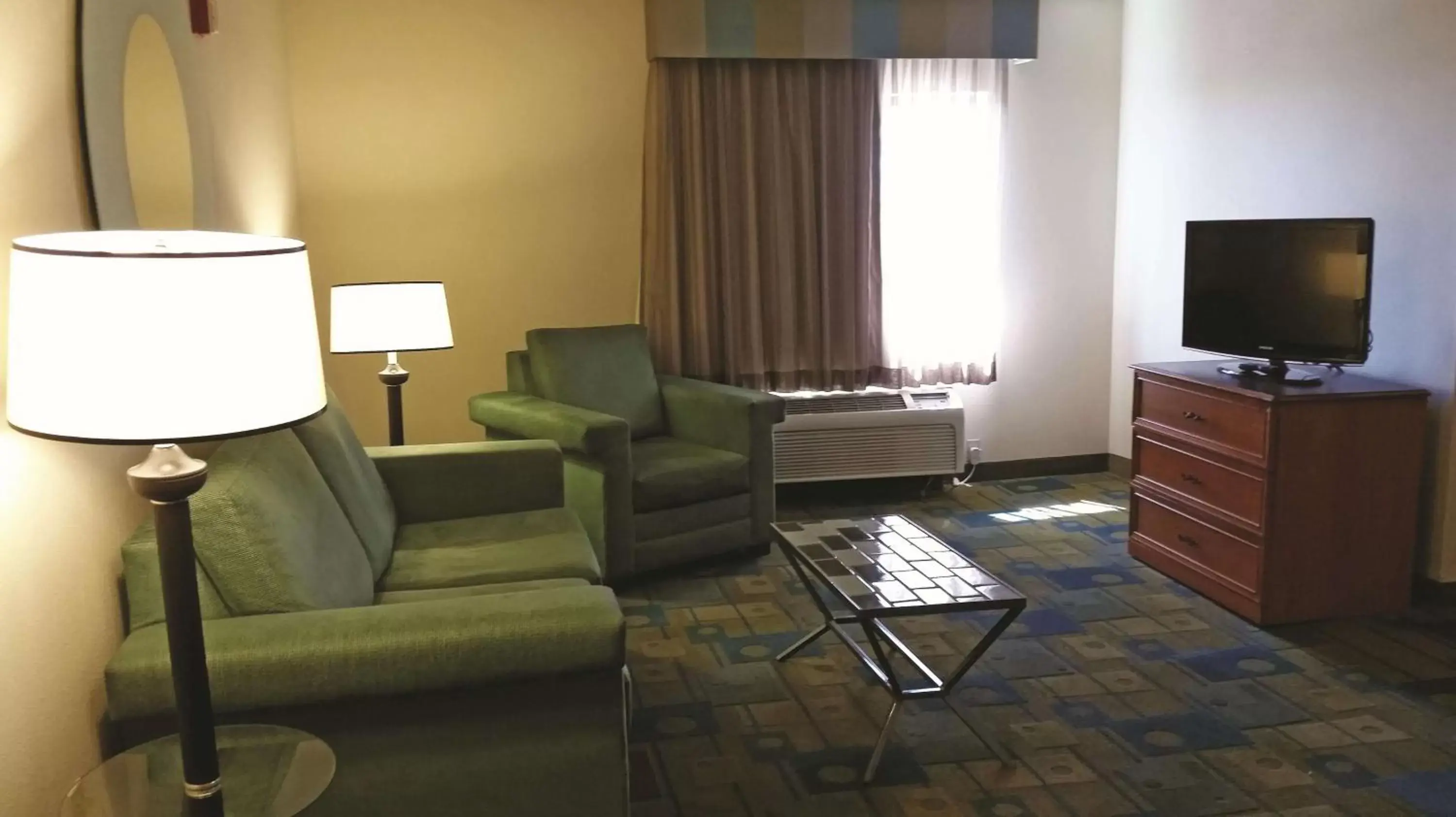 Photo of the whole room, Seating Area in La Quinta Inn by Wyndham Albuquerque Airport