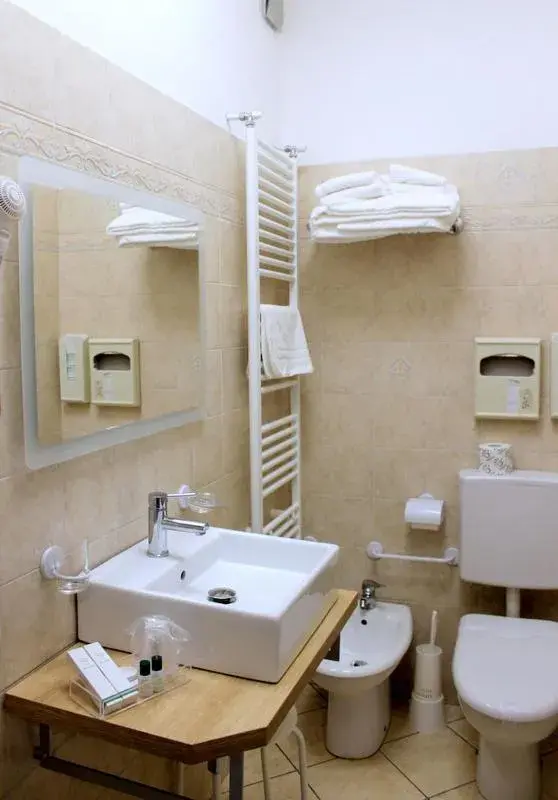 Bathroom in Hotel City