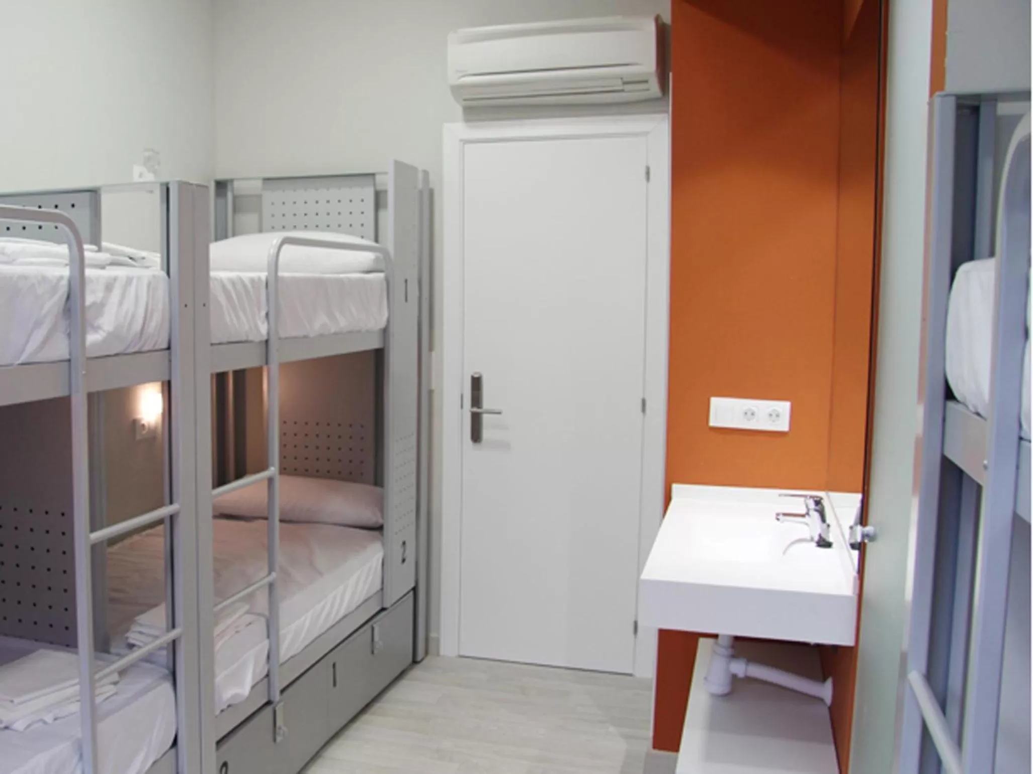 Photo of the whole room, Bed in BcnSportHostels