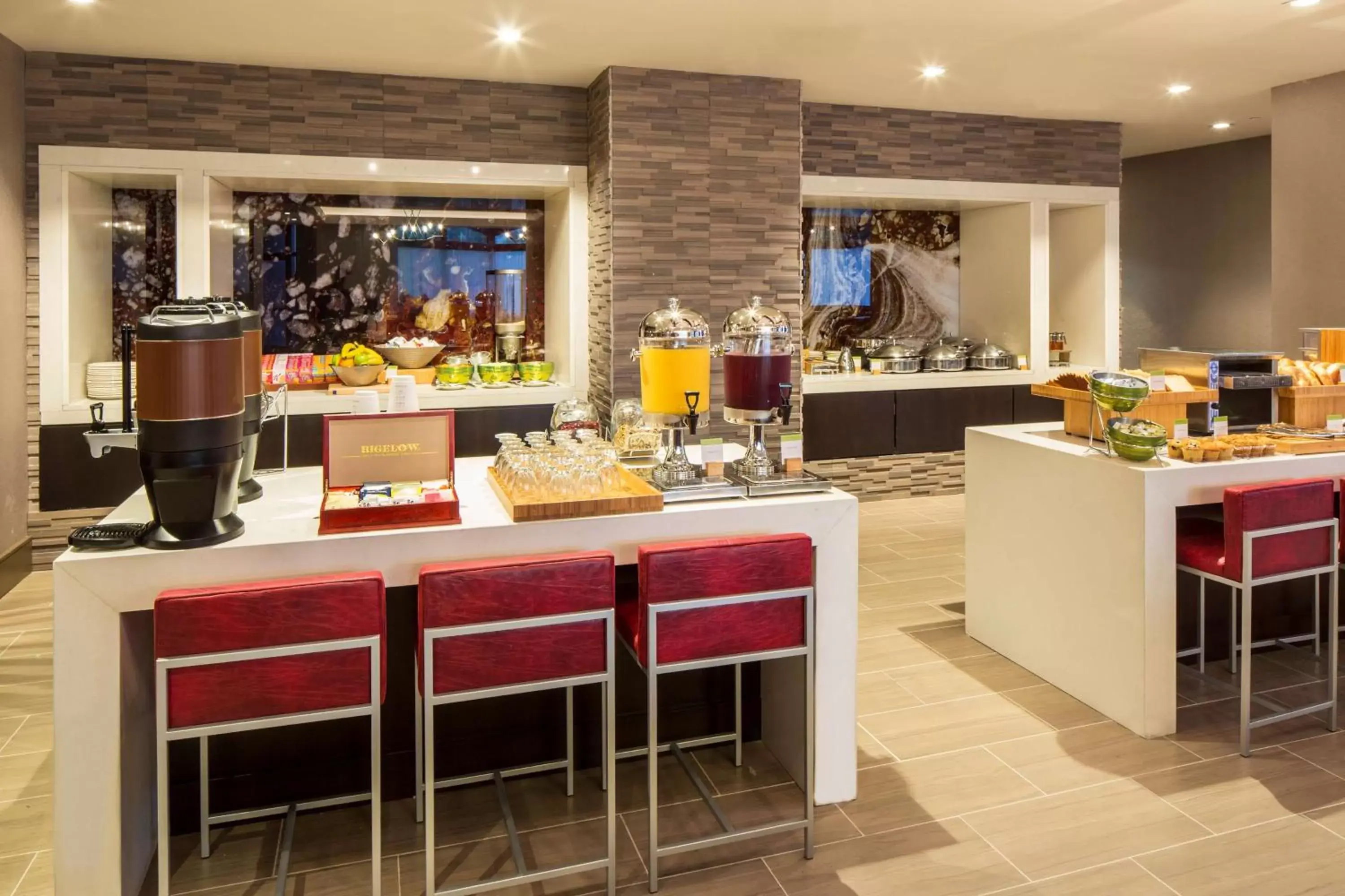 Dining area, Restaurant/Places to Eat in DoubleTree by Hilton Hotel Largo Washington DC