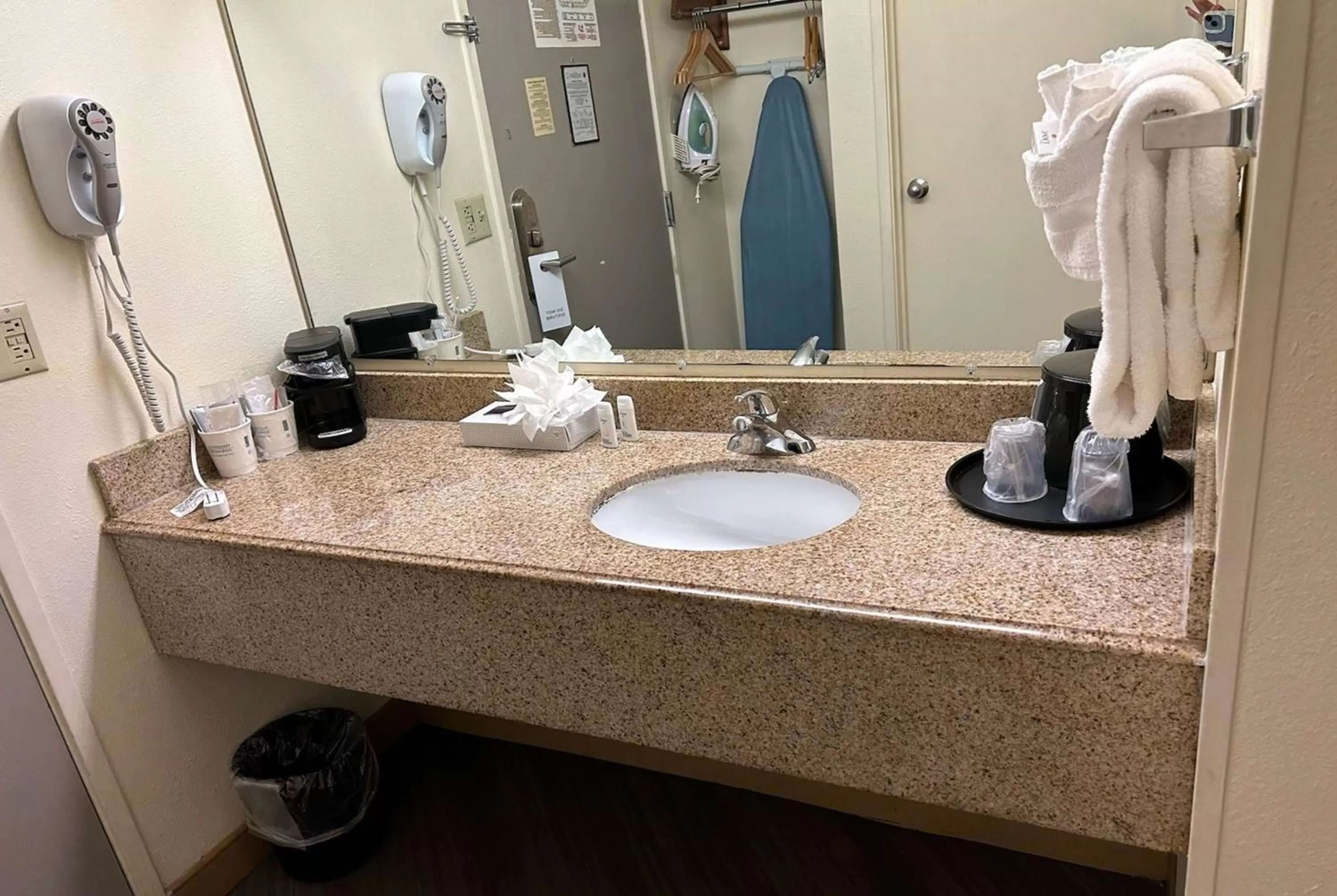 TV and multimedia in La Quinta by Wyndham Orlando South