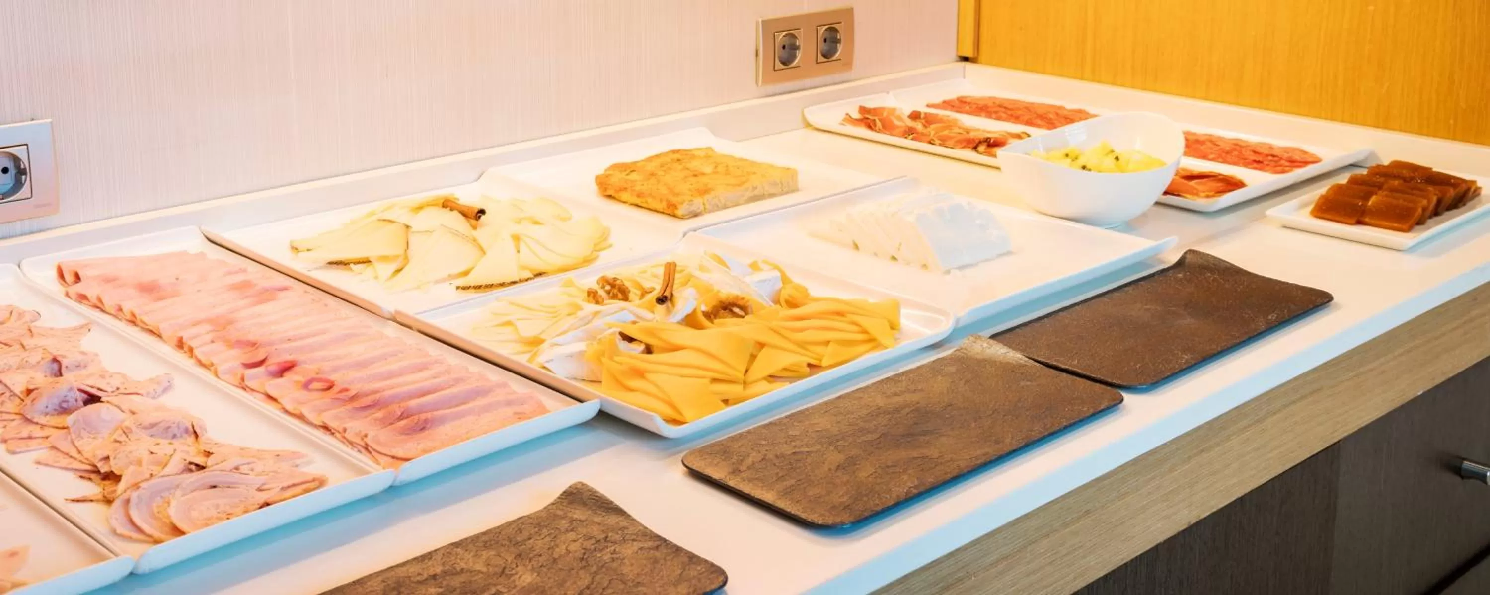 Buffet breakfast in Ilunion Aqua 3