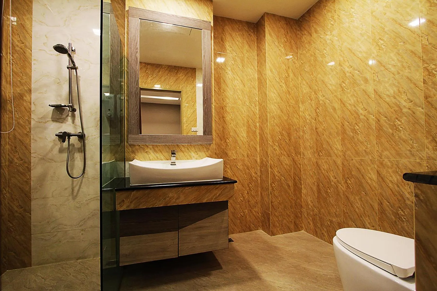 Shower in The Contrast i Hotel