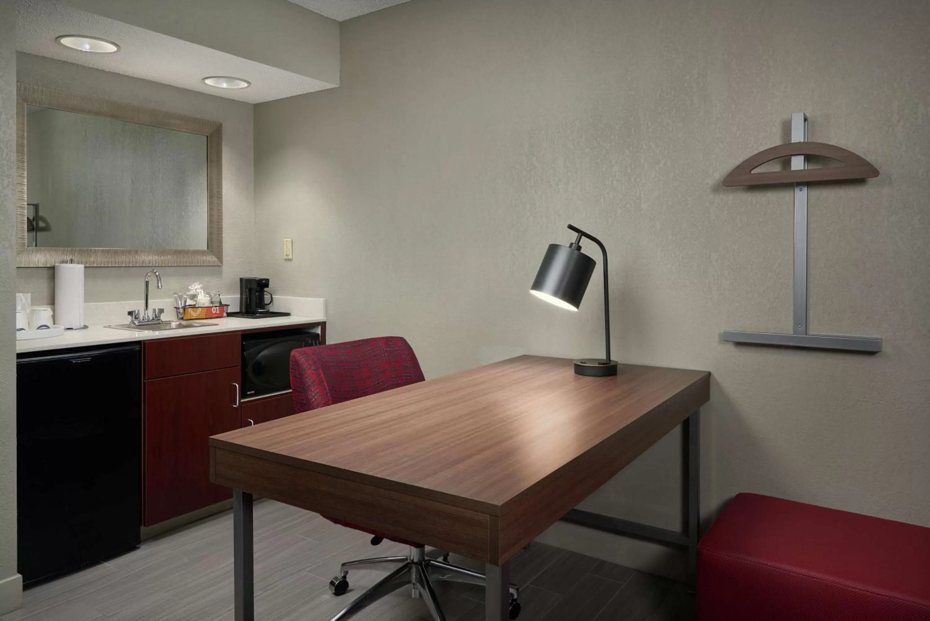 Bedroom in Hampton Inn & Suites Oxford-Anniston