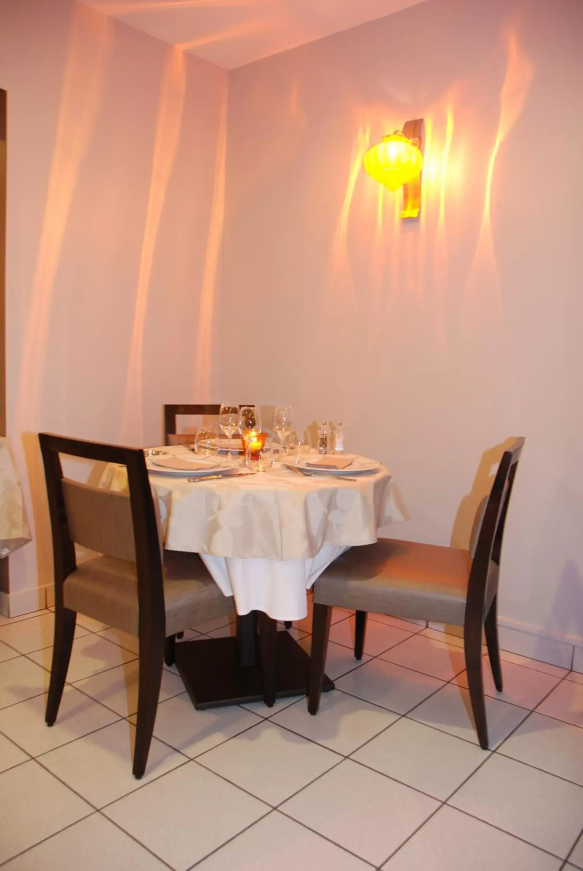 Restaurant/Places to Eat in Logis Hôtel Bellevue