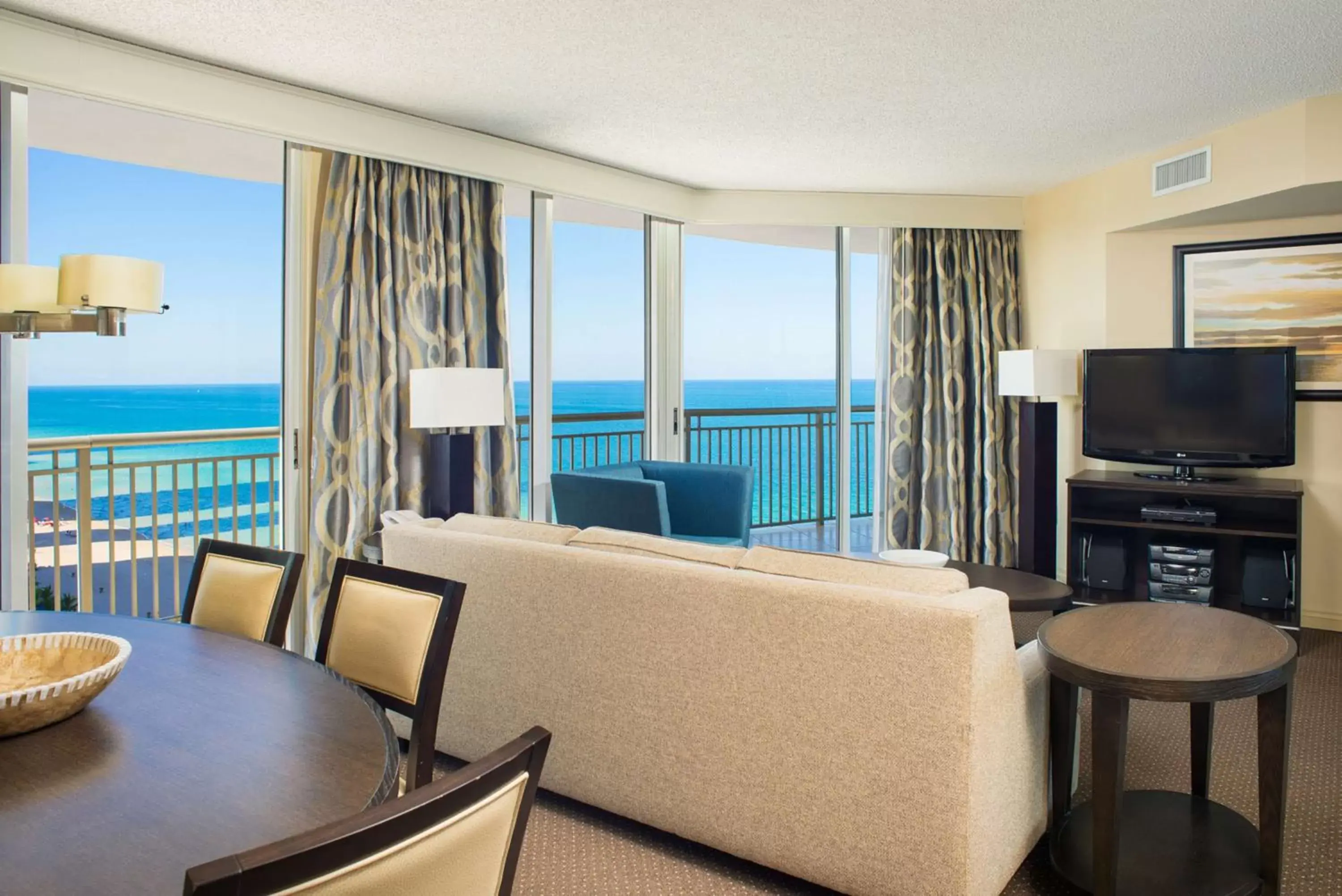 Living room, Sea View in DoubleTree by Hilton Ocean Point Resort - North Miami Beach