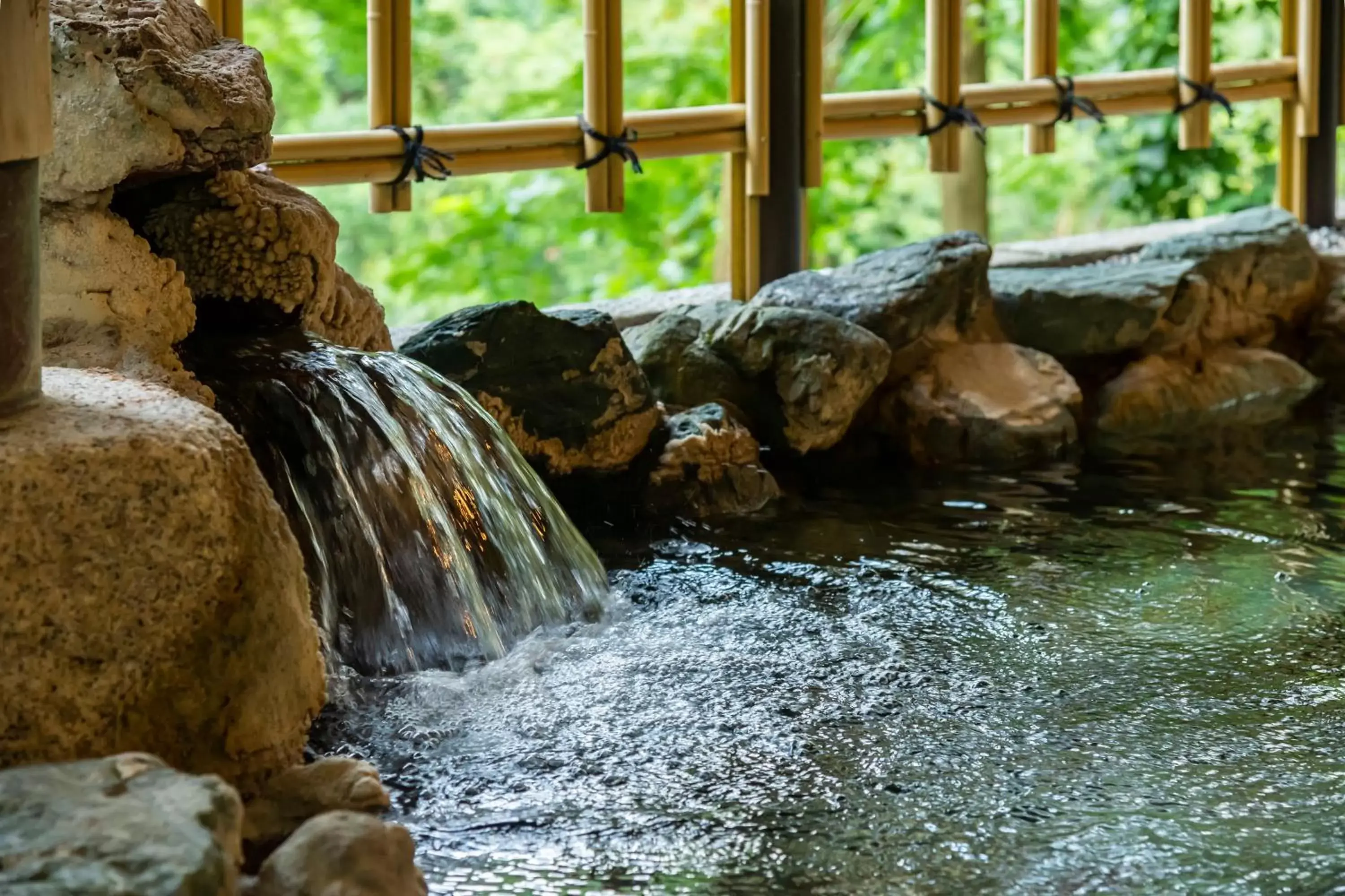 Hot Spring Bath in Yamanaka Onsen Hanatsubaki                                                 