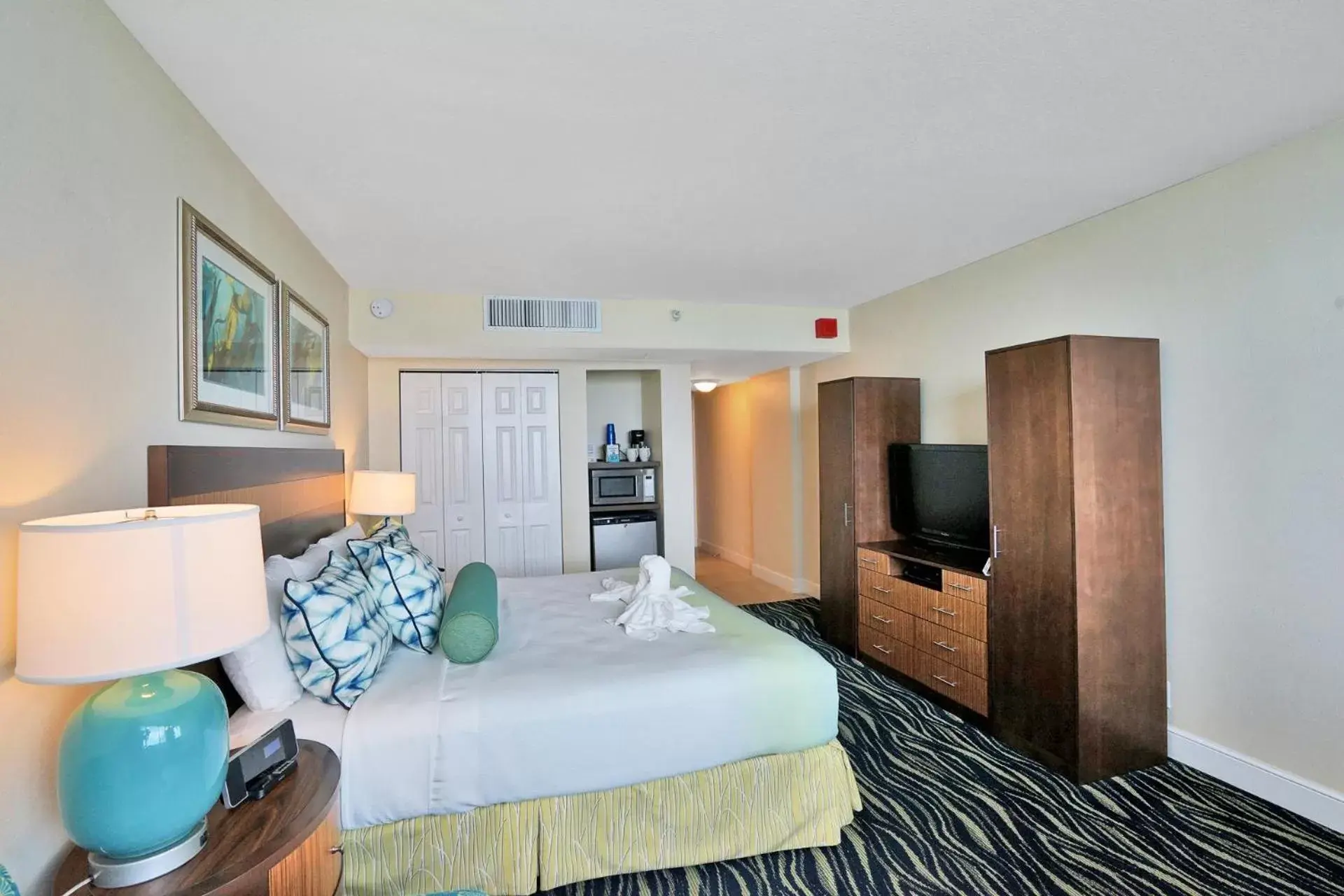 Bedroom in Hollywood Beach Tower by Capital Vacations
