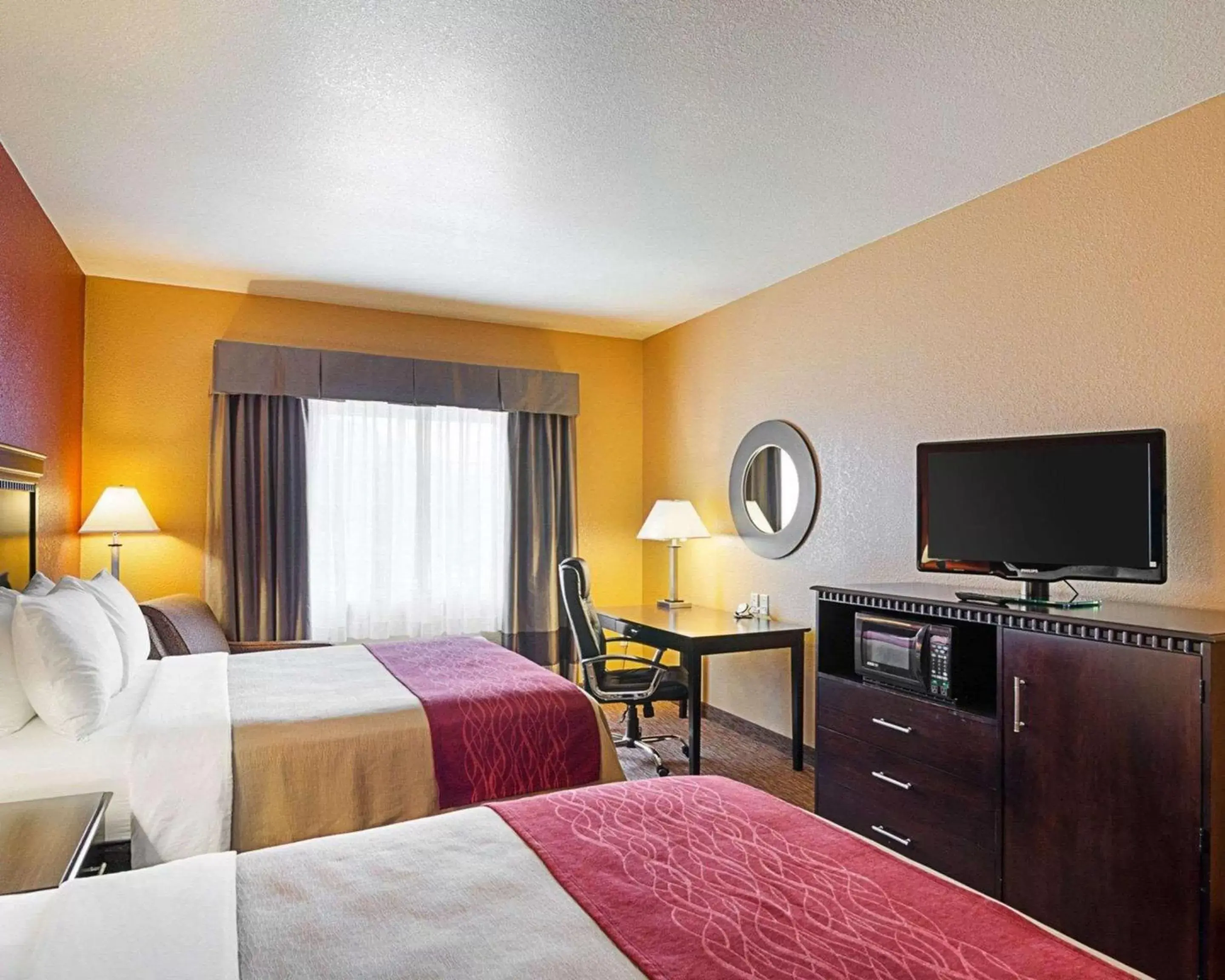 Photo of the whole room, Bed in Comfort Inn & Suites Orange