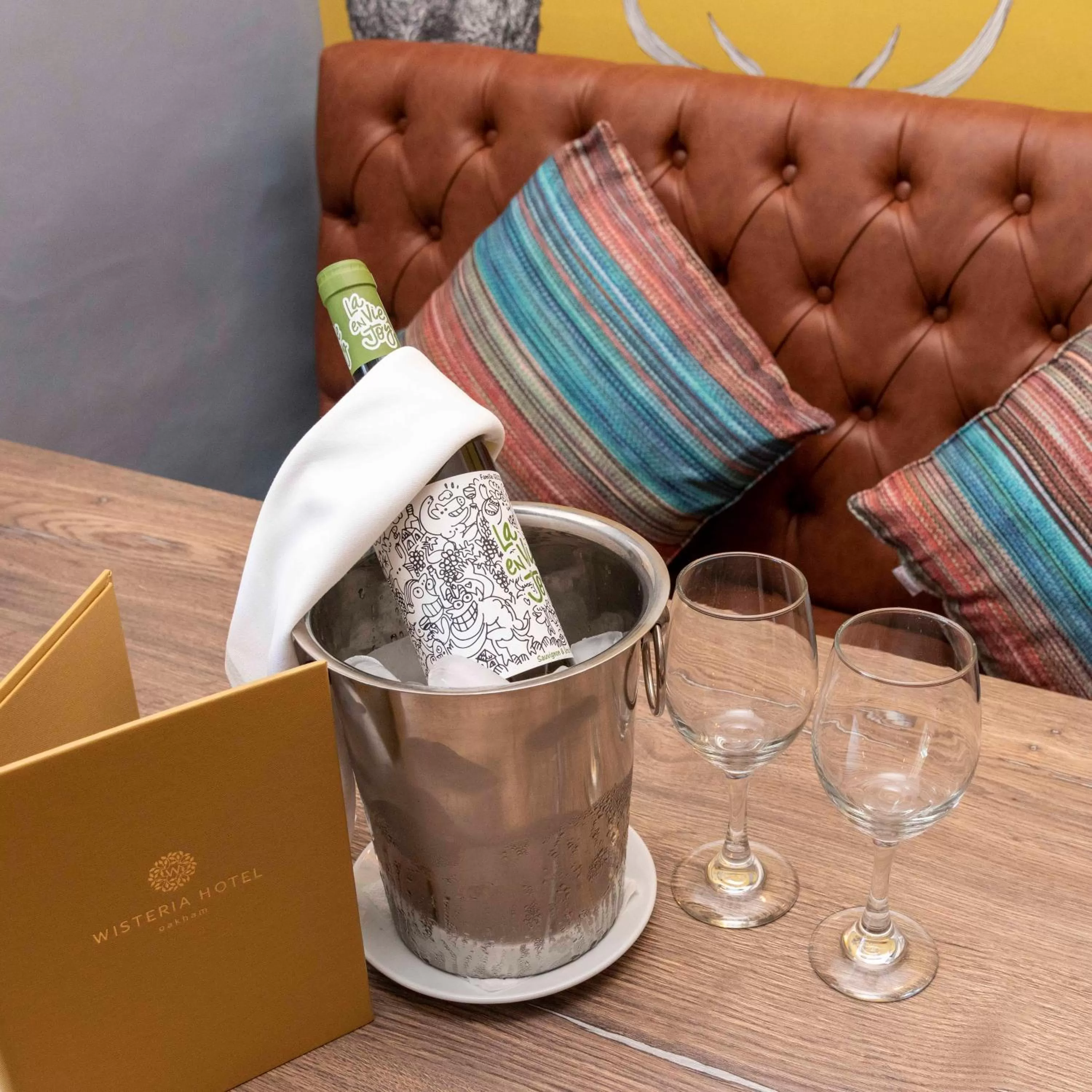 Restaurant/places to eat, Bed in Wisteria Hotel