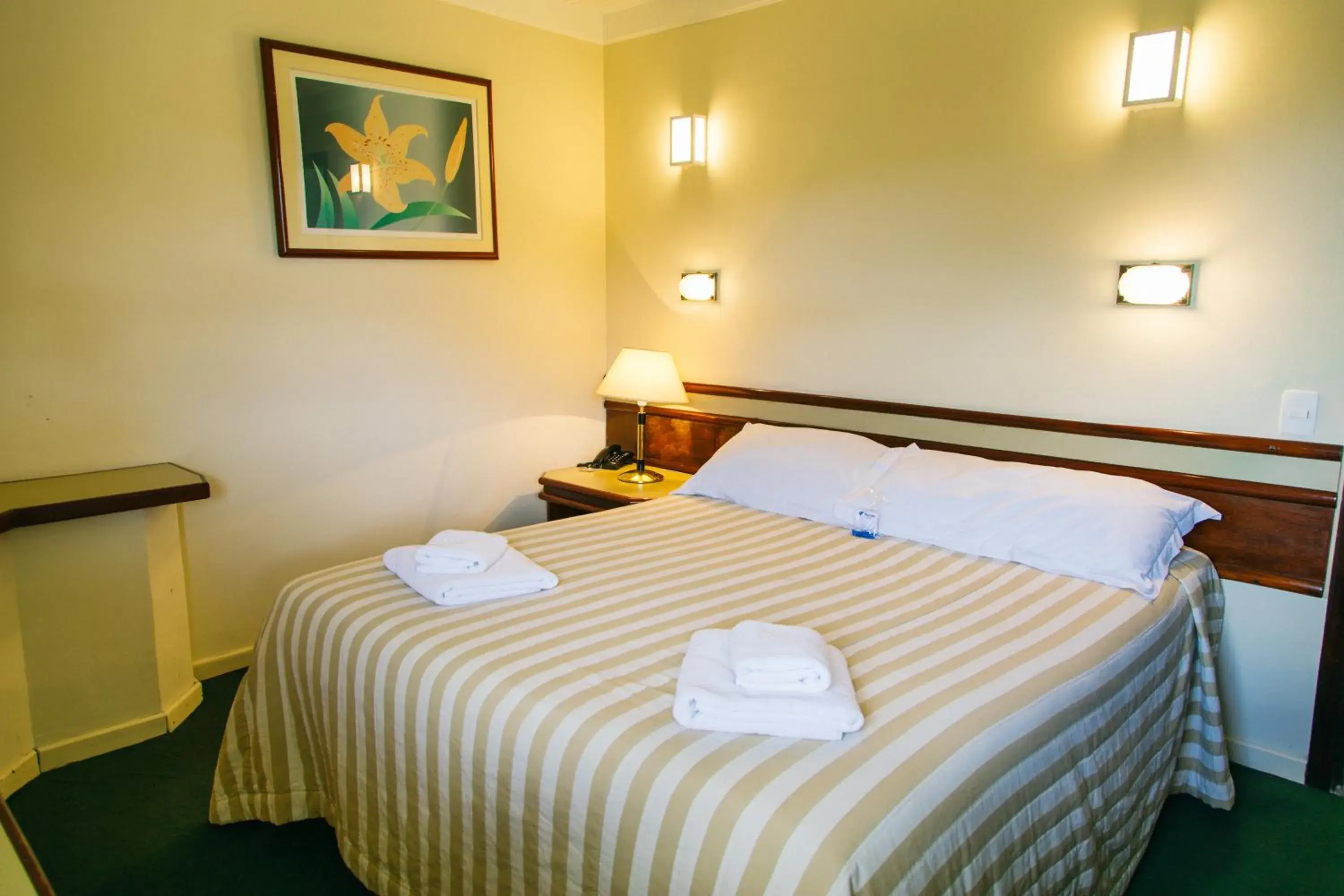Photo of the whole room, Bed in Plaza Inn Week Inn