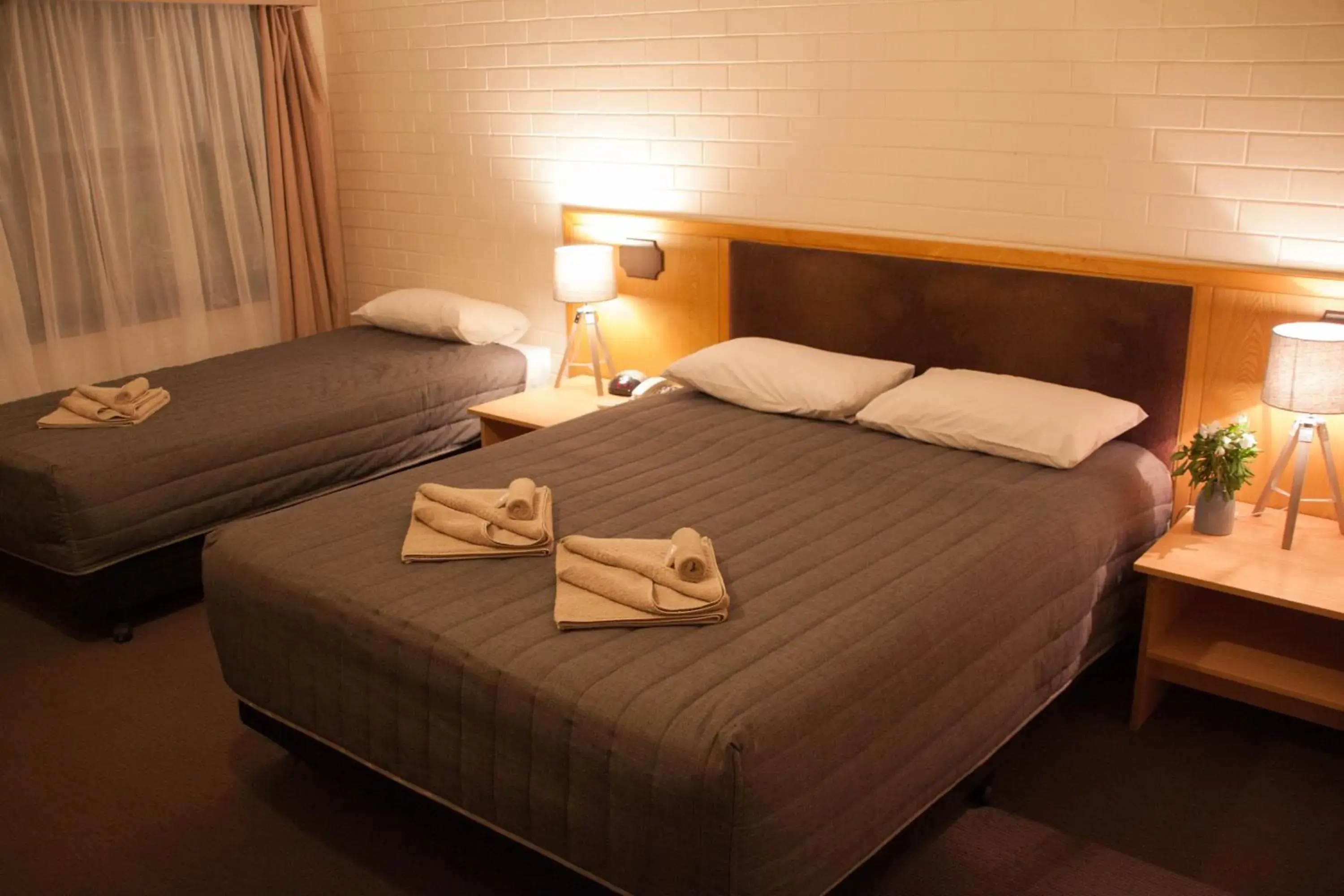 Bedroom, Bed in Angaston Vineyards Motel