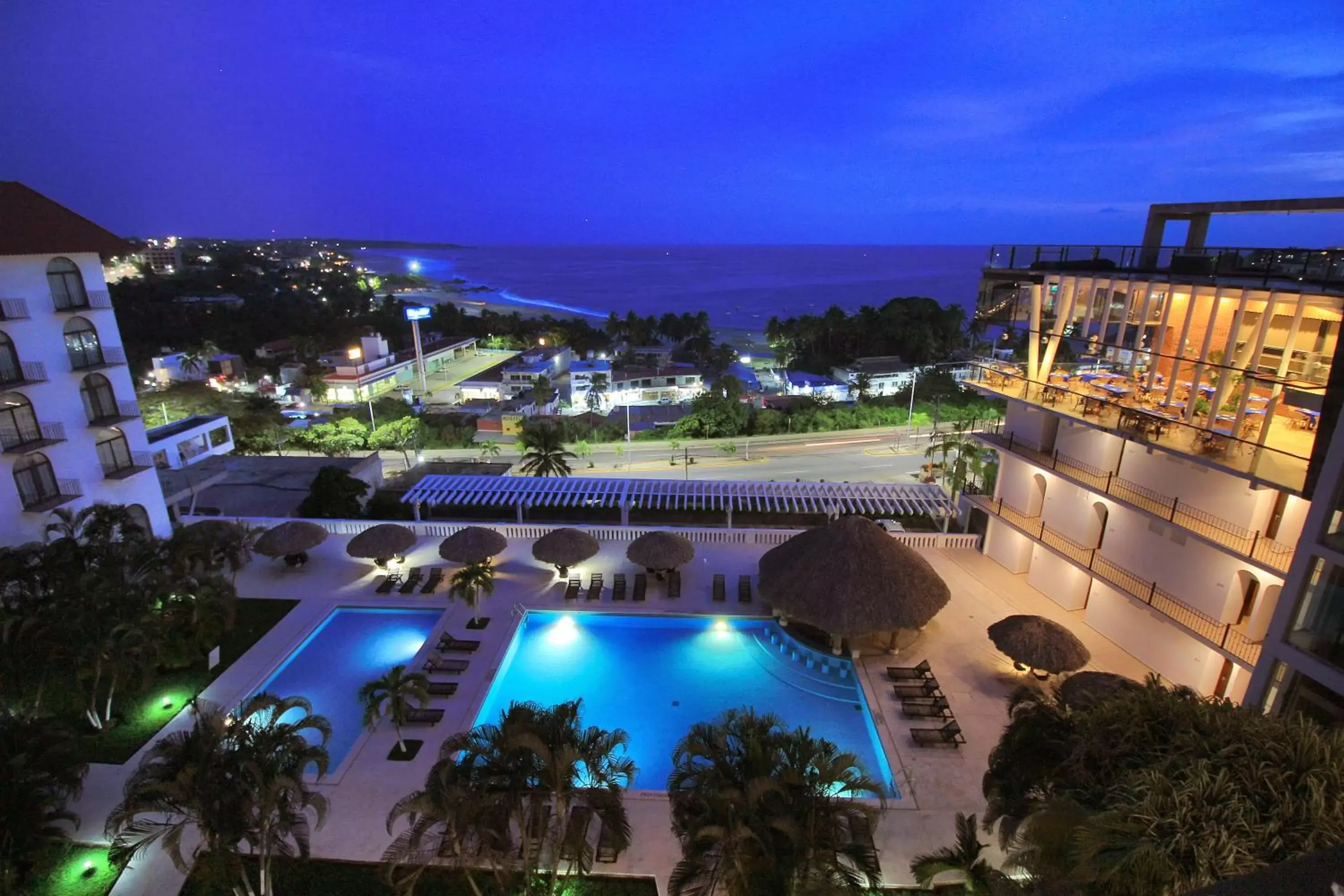 Property building, Pool View in Hotel Caracol Plaza