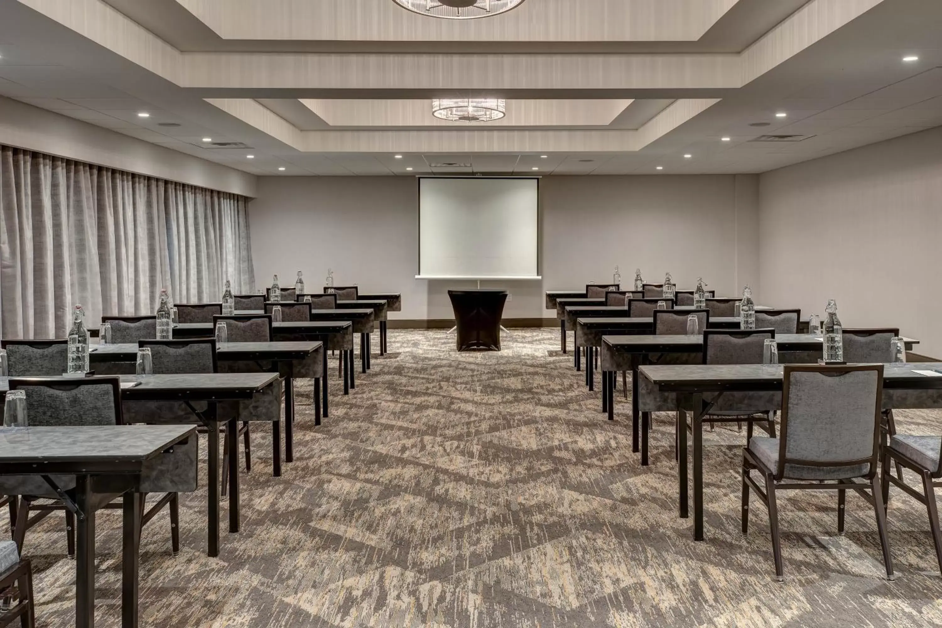 Meeting/conference room in Sheraton Eatontown Hotel