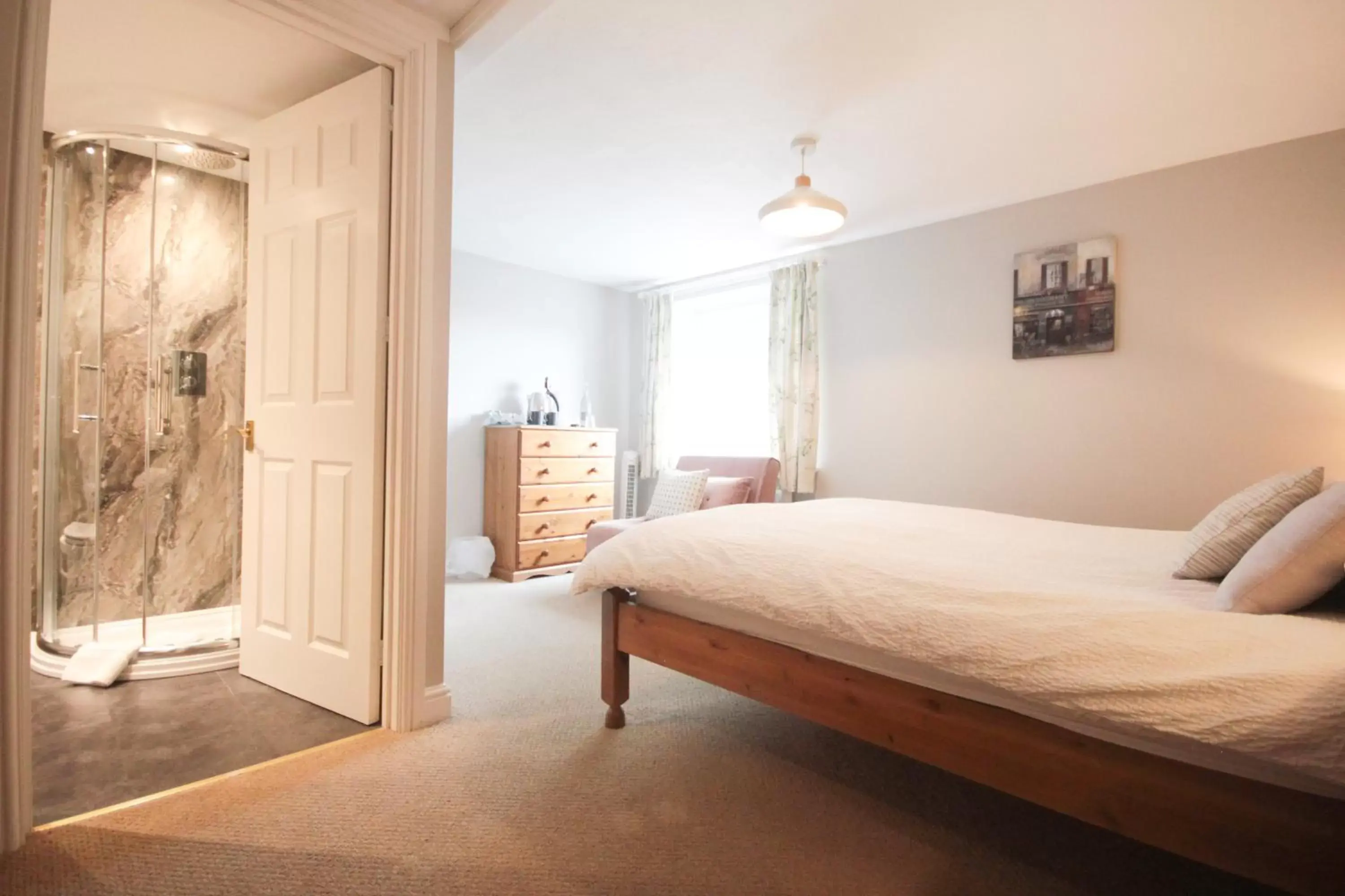 Photo of the whole room, Bed in The Five Dials Inn