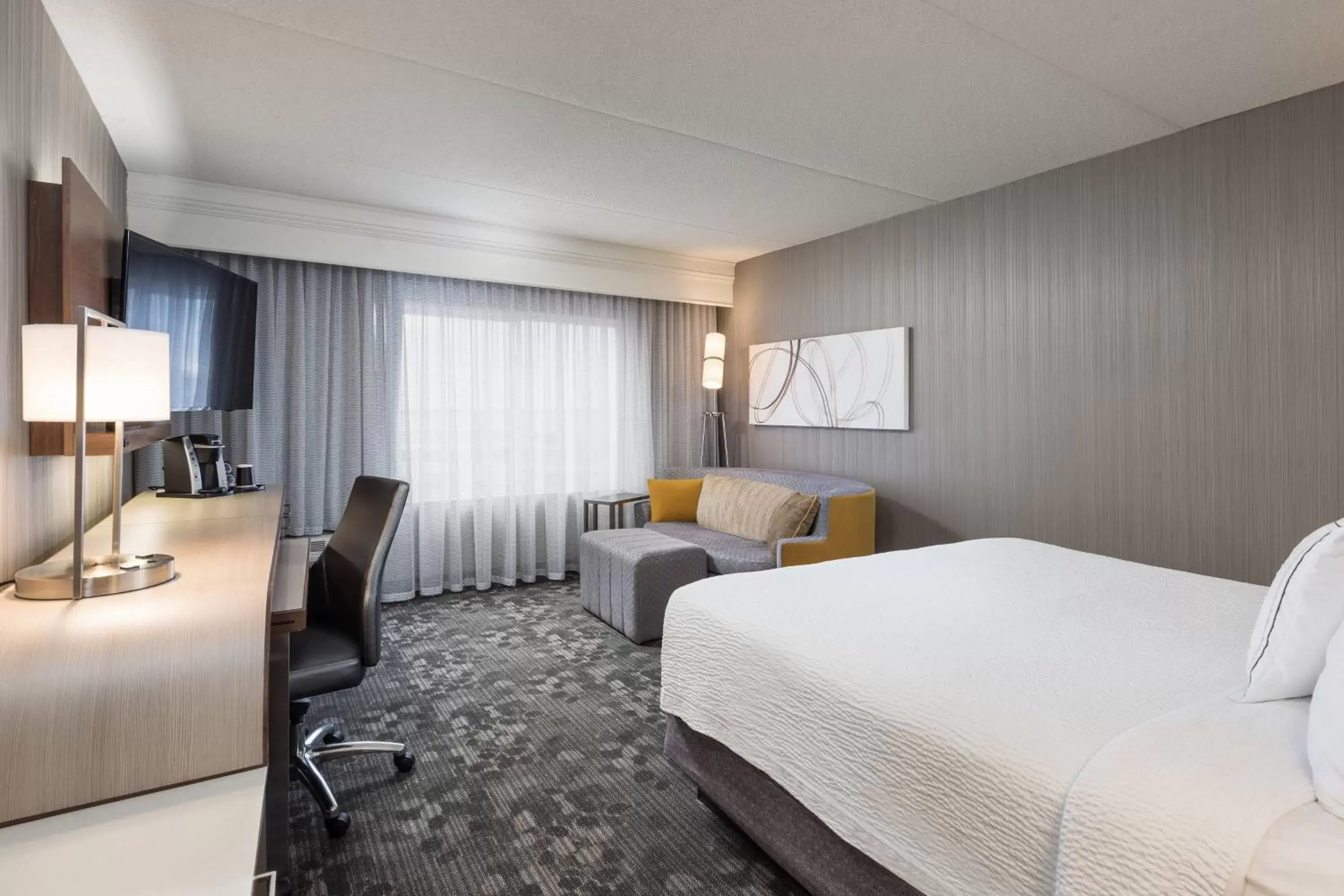 Photo of the whole room in Courtyard by Marriott Toronto Vaughan