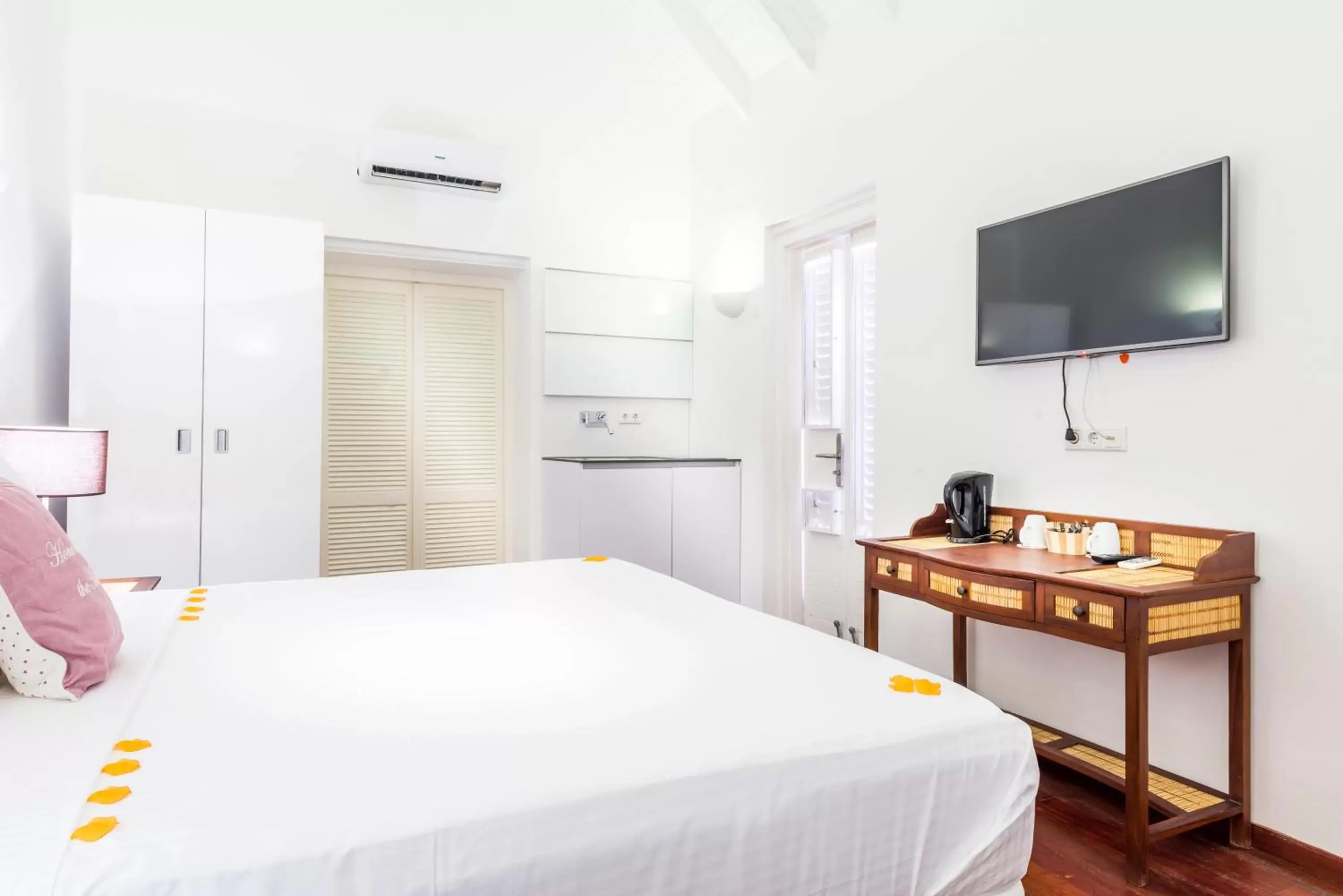 Bedroom, Bed in Scuba Lodge & Suites Bedroom, Bed in Scuba Lodge & Suites