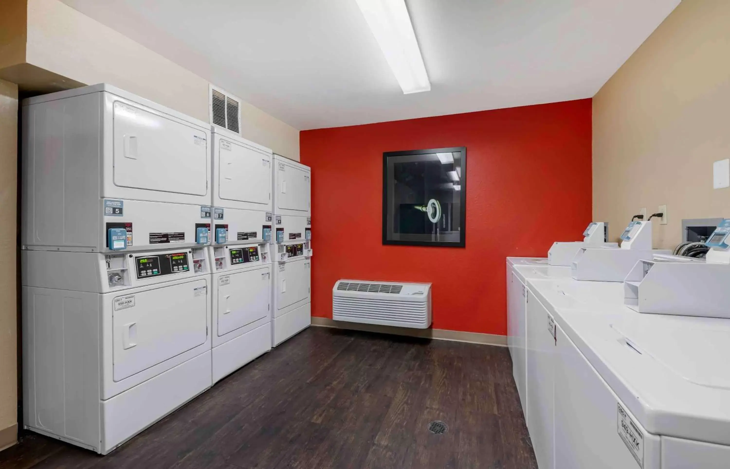 Property building in Extended Stay America Select Suites - Orlando - Conven Ctr - Sports Complex Property building in Extended Stay America Select Suites - Orlando - Conven Ctr - Sports Complex