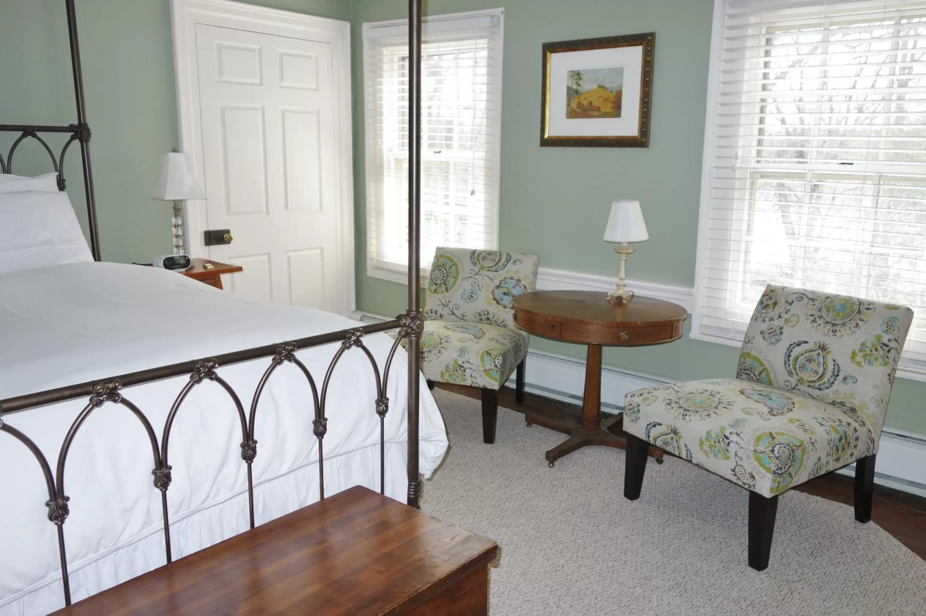 Bedroom, Seating Area in Inn at Glencairn