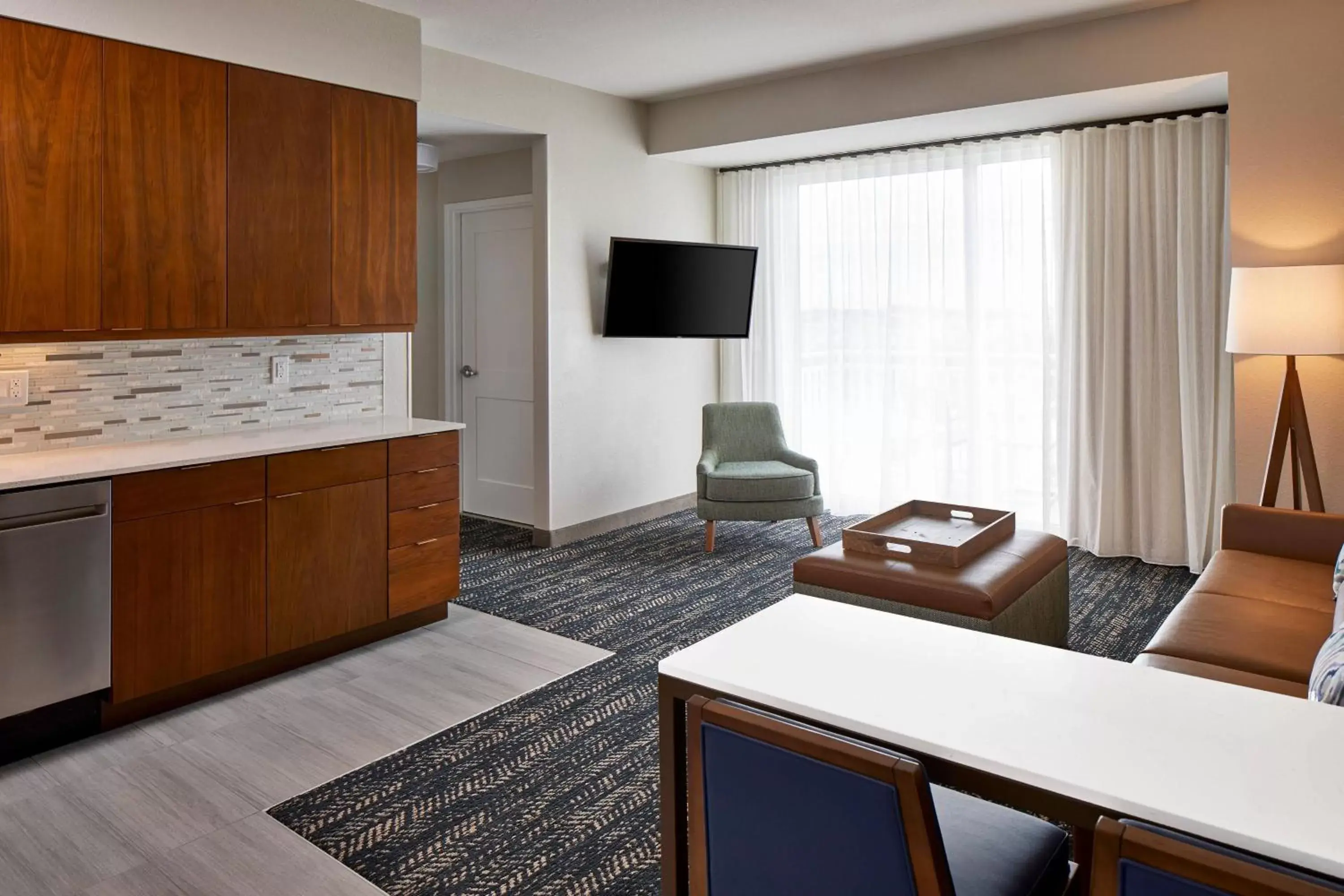 Living room, Kitchen/Kitchenette in Residence Inn St. Petersburg Tierra Verde