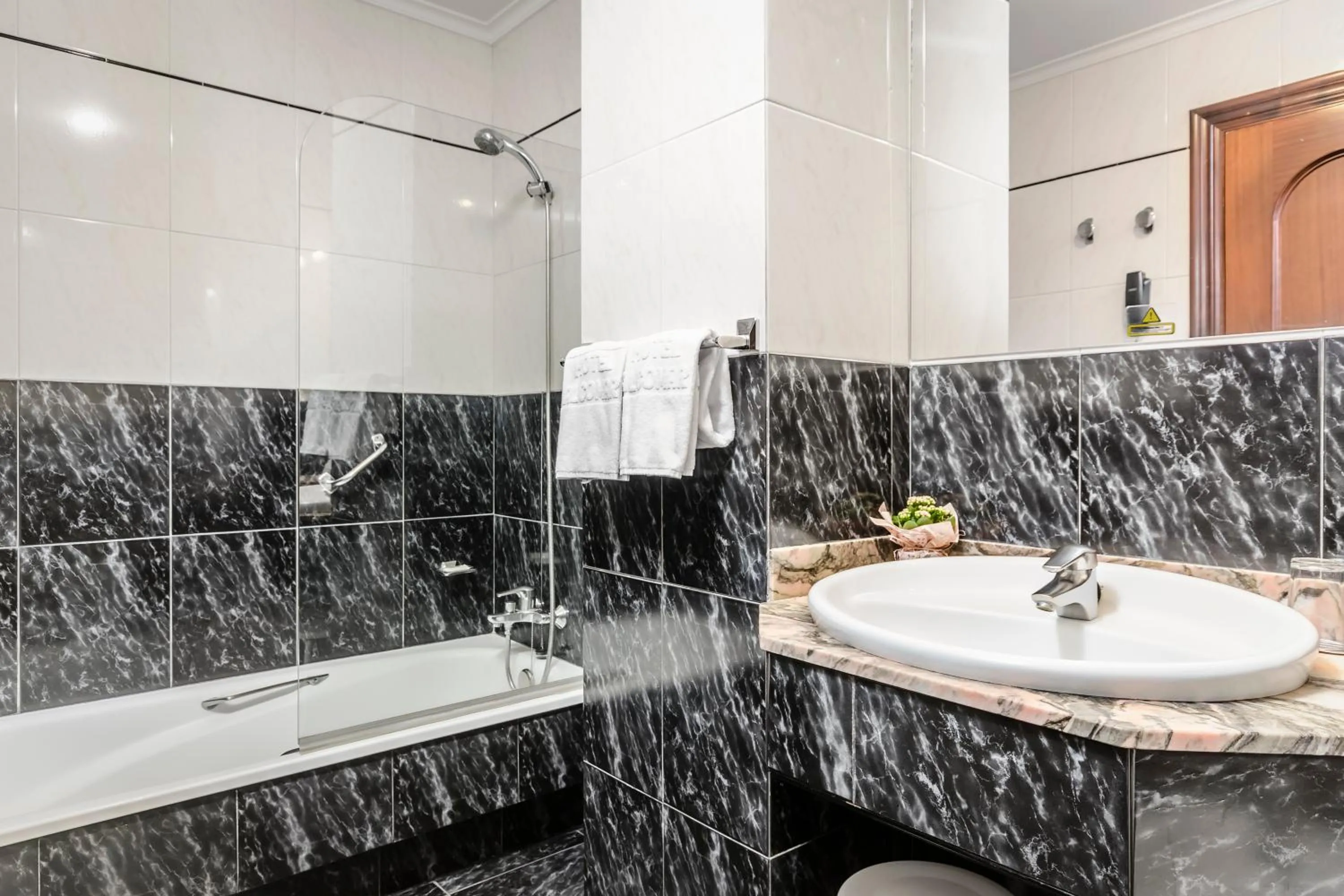 Shower in Hotel Alcomar