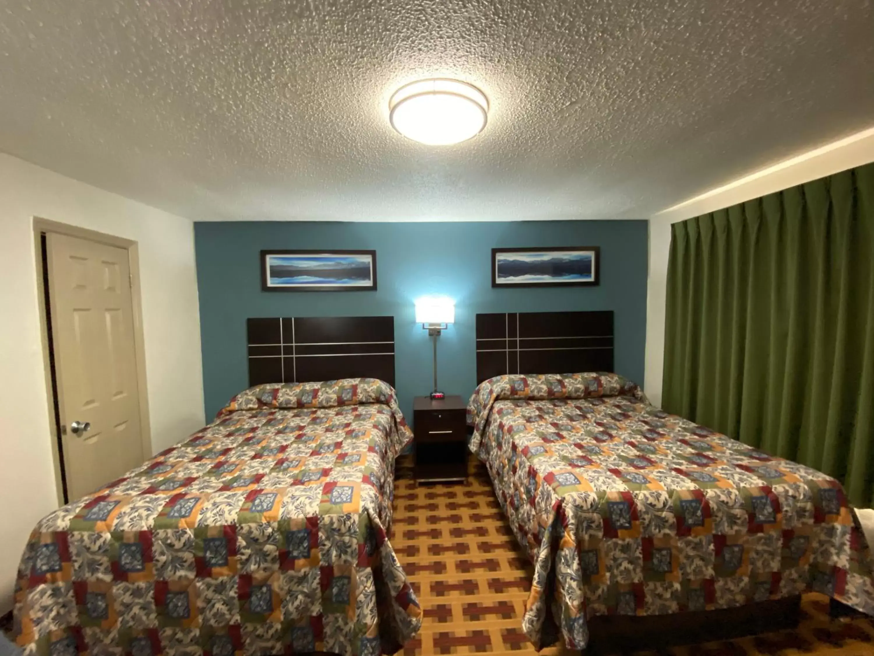 Bed in Lodge Inn Wrightstown - Fort Dix