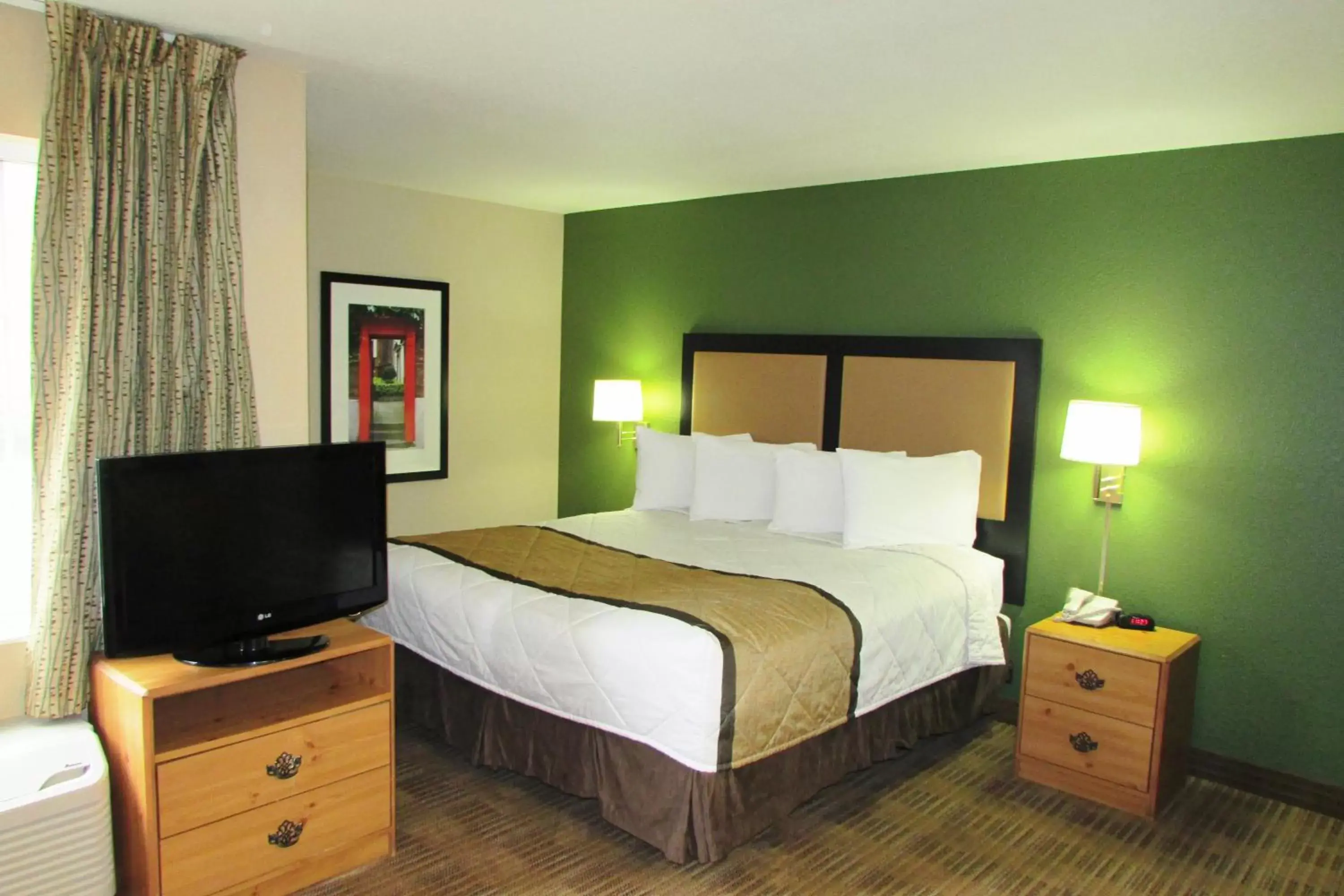 Bed in Extended Stay America Suites - Phoenix - Biltmore