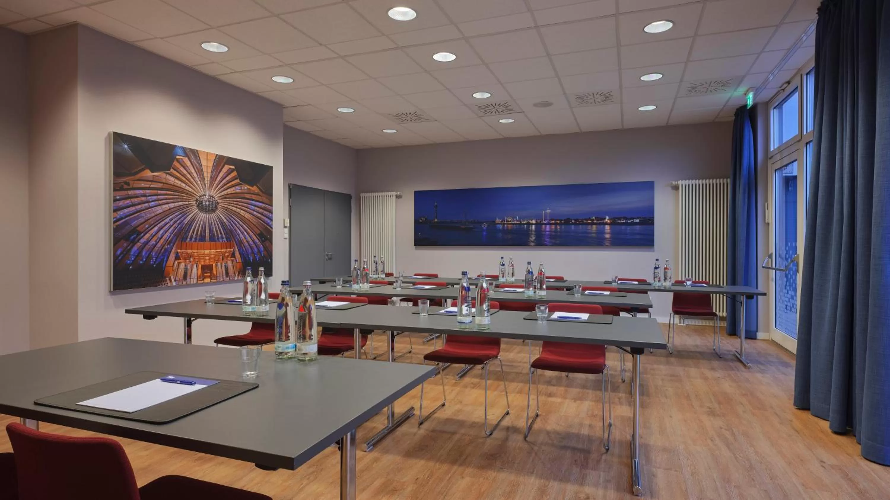 Meeting/conference room in Holiday Inn Express Düsseldorf - City North by IHG