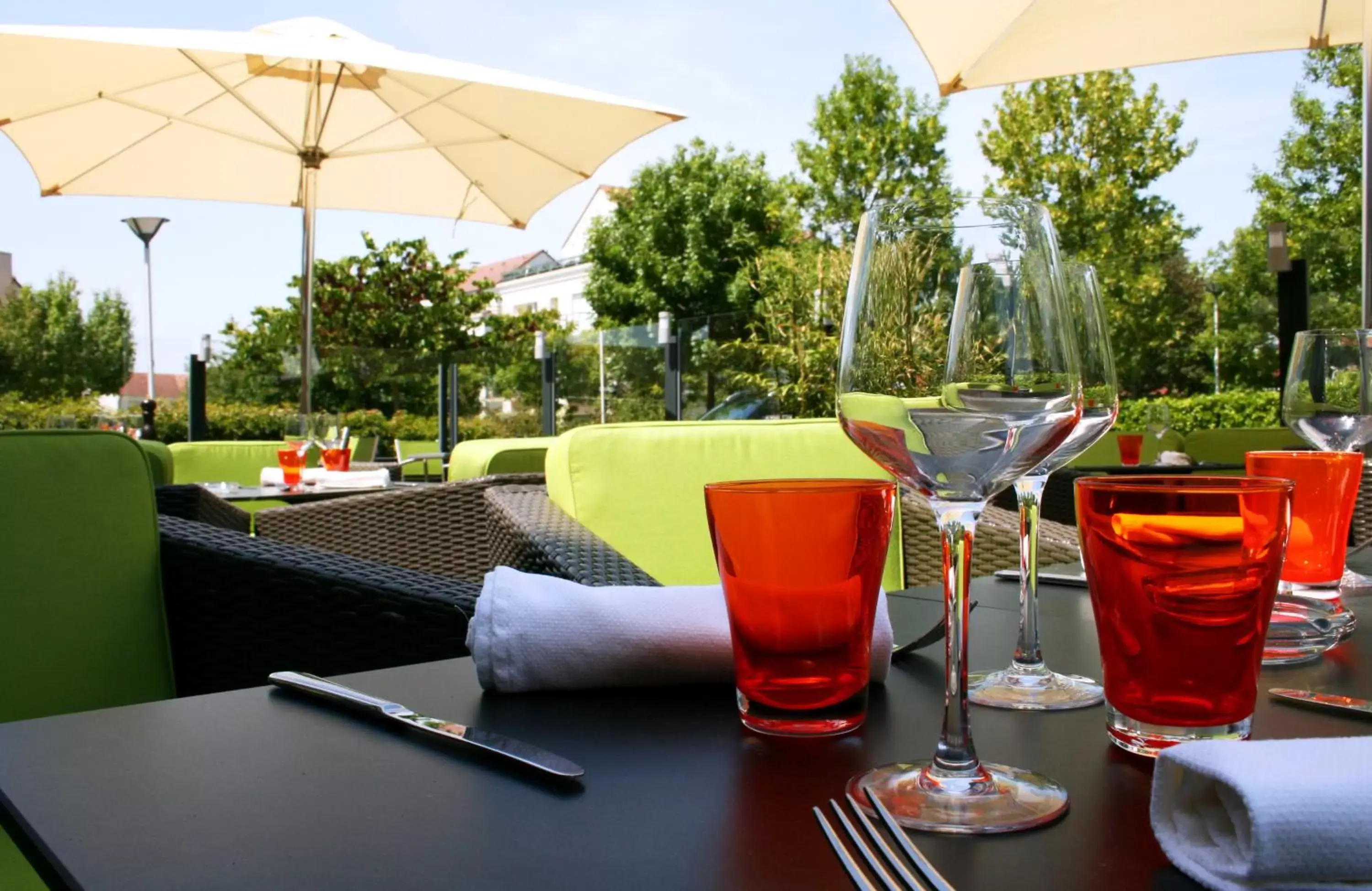 Patio in Hôtel Best Western The Wish Versailles