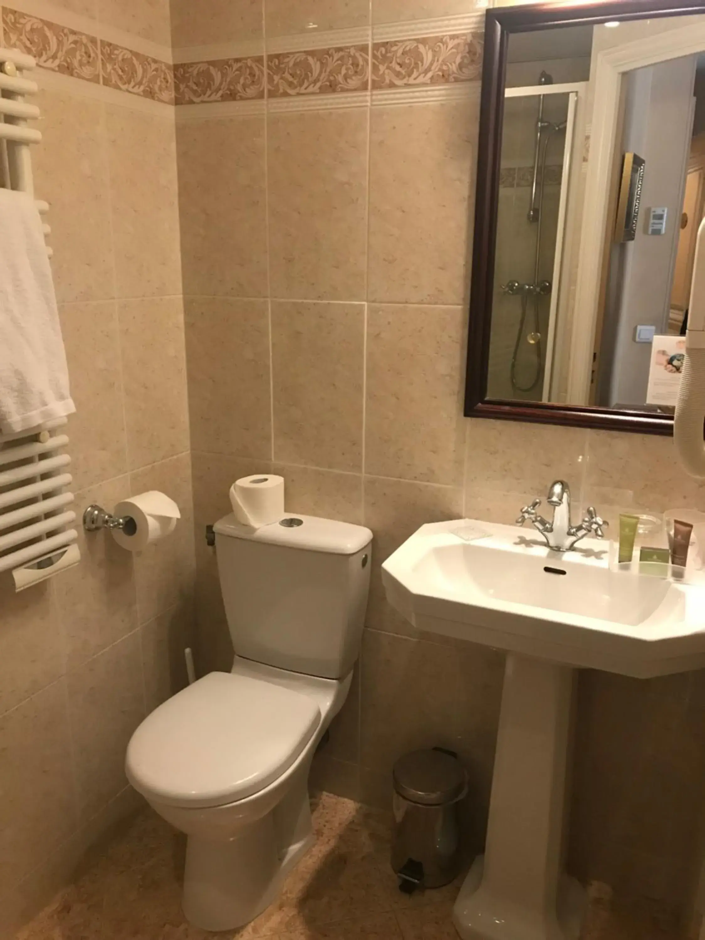 Bathroom in Hotel Saint Jacques