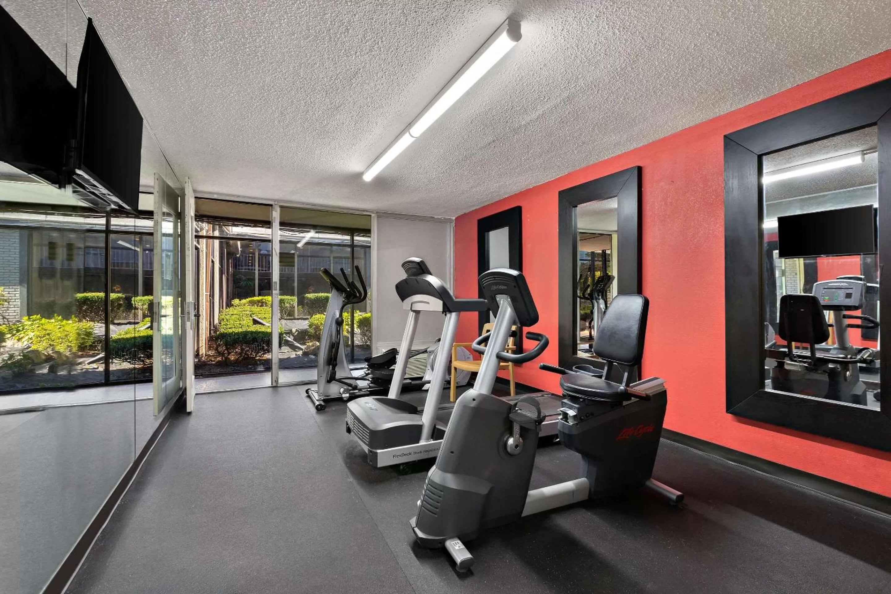 Fitness centre/facilities in Quality Inn Wayne - Fairfield Area