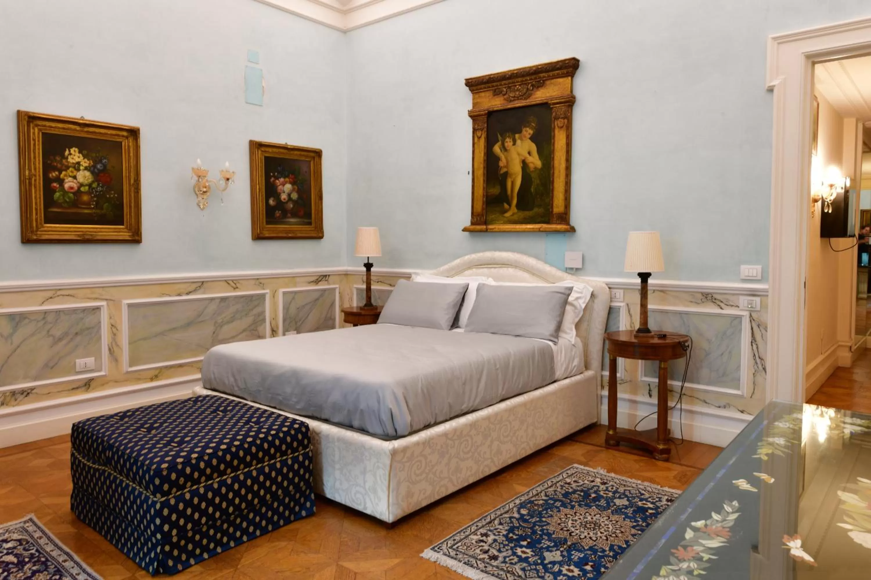 Bedroom, Bed in Sisuites