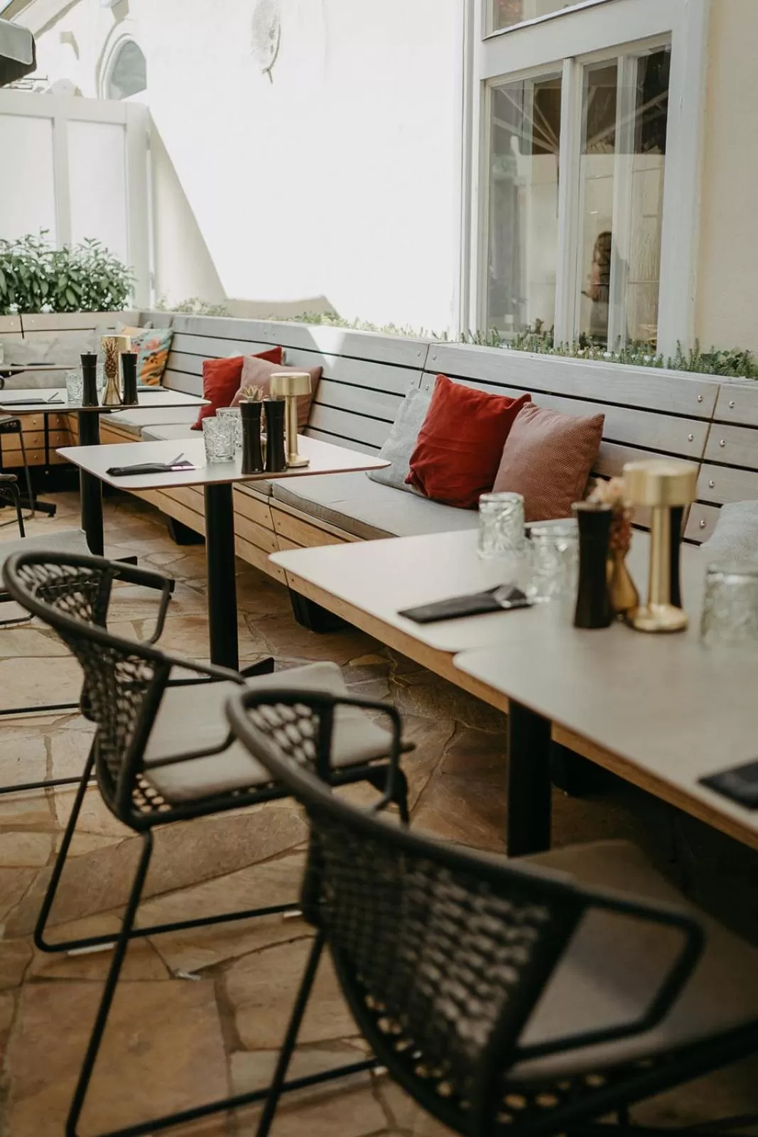 Restaurant/places to eat in Hotel Palais26