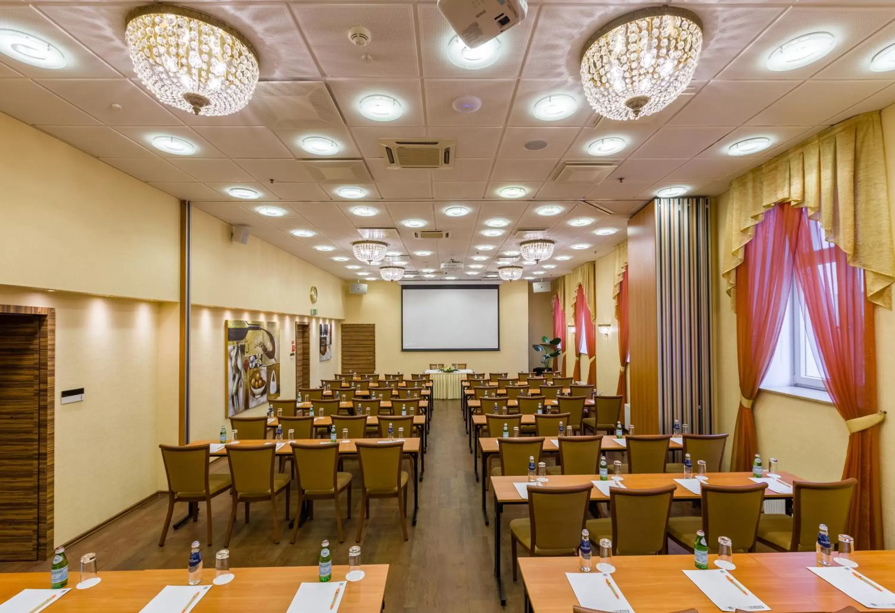 Meeting/conference room in Avalon Hotel & Conferences