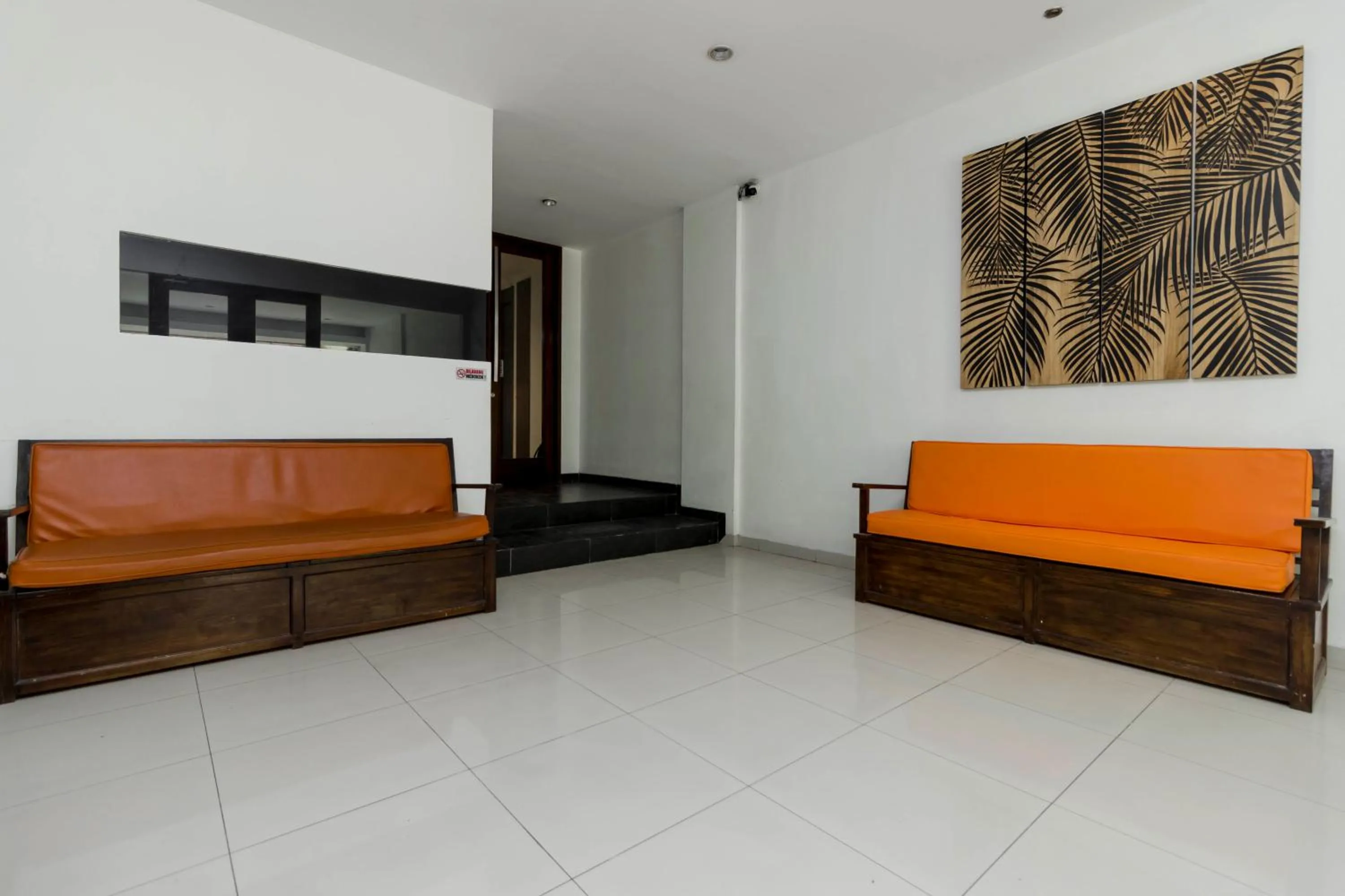 RedDoorz Plus @ Pasar Baru