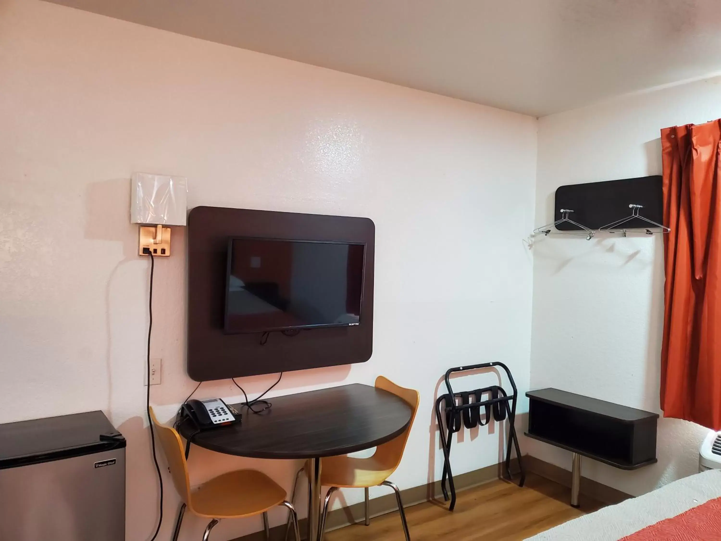 TV and multimedia, TV/Entertainment Center in Motel 6 Little Rock AR South