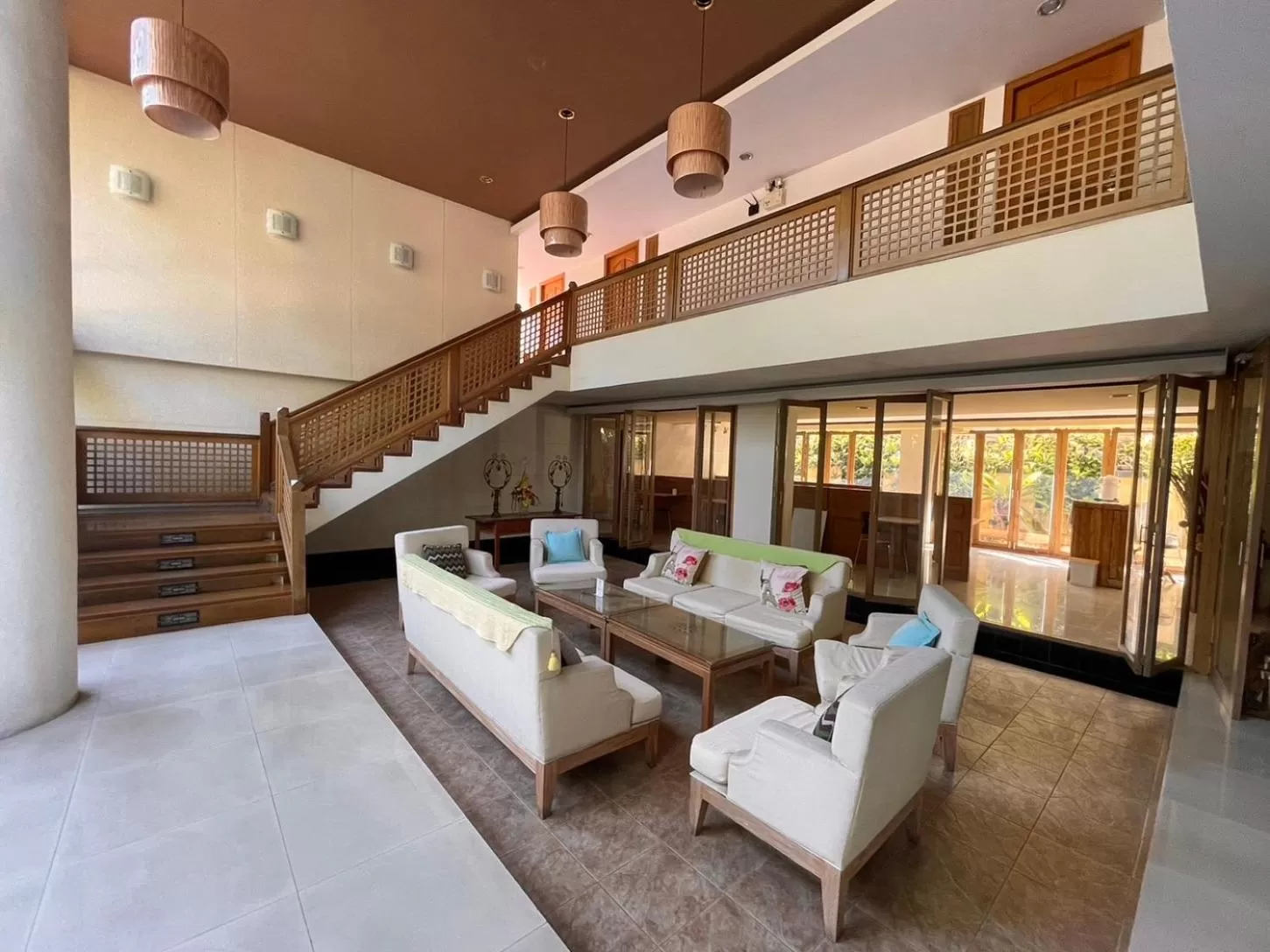 Property building in โรงแรมมูนแอนด์ซัน Moon and Sun Hotel