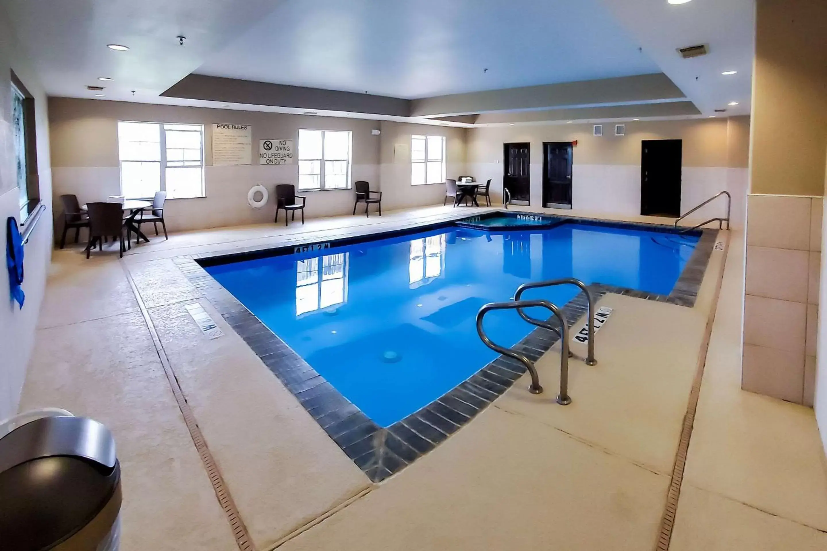 Pool view, Swimming Pool in Comfort Suites Tomball Medical Center