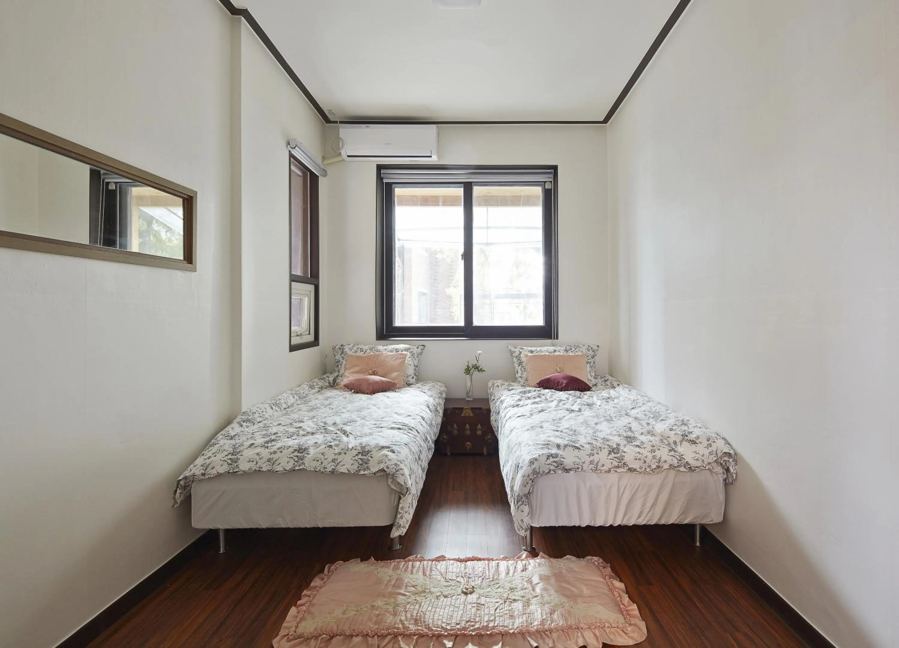 Bedroom, Bed in Jiwoljang Guesthouse